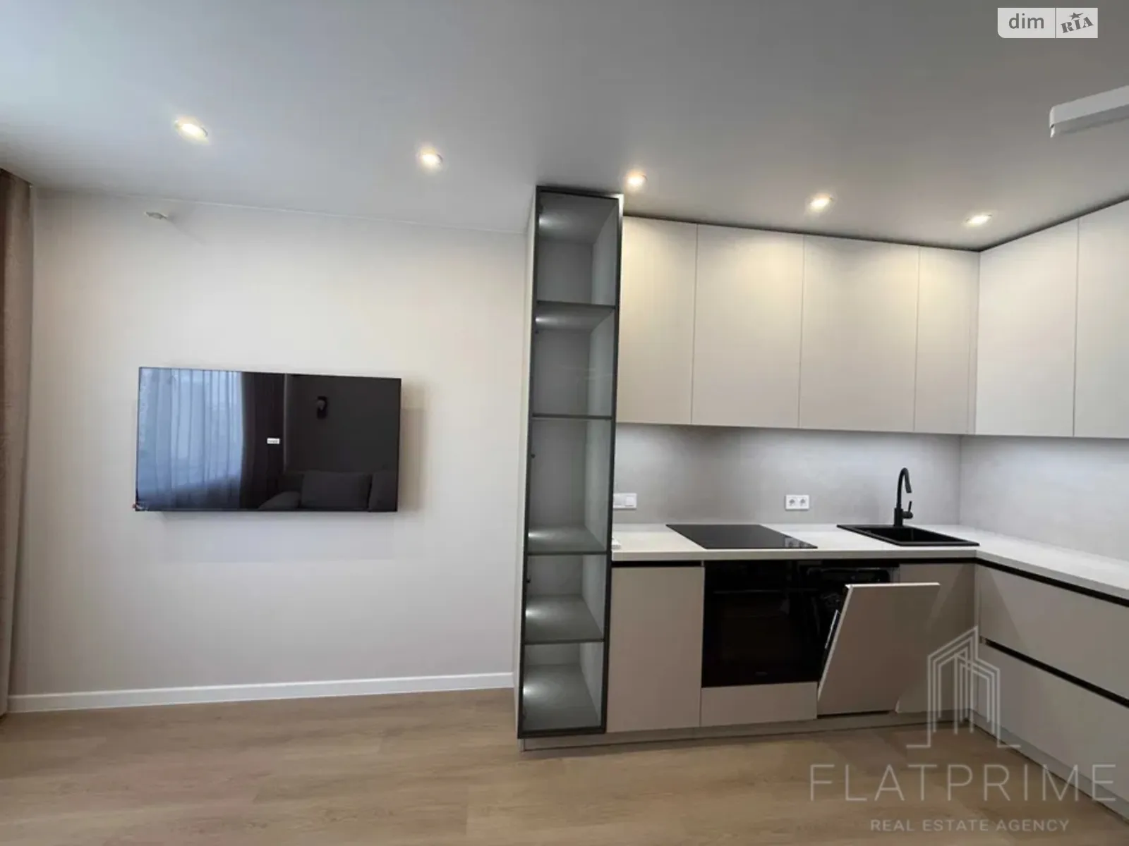 Продается 1-комнатная квартира 42 кв. м в Киеве, ул. Всеволода Змиенко, 34/21 - фото 1