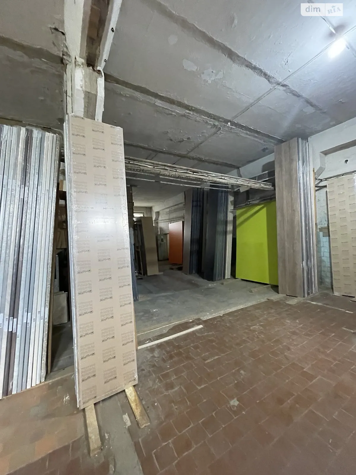 Сдается в аренду помещения свободного назначения 309 кв. м в 1-этажном здании, цена: 31000 грн - фото 1