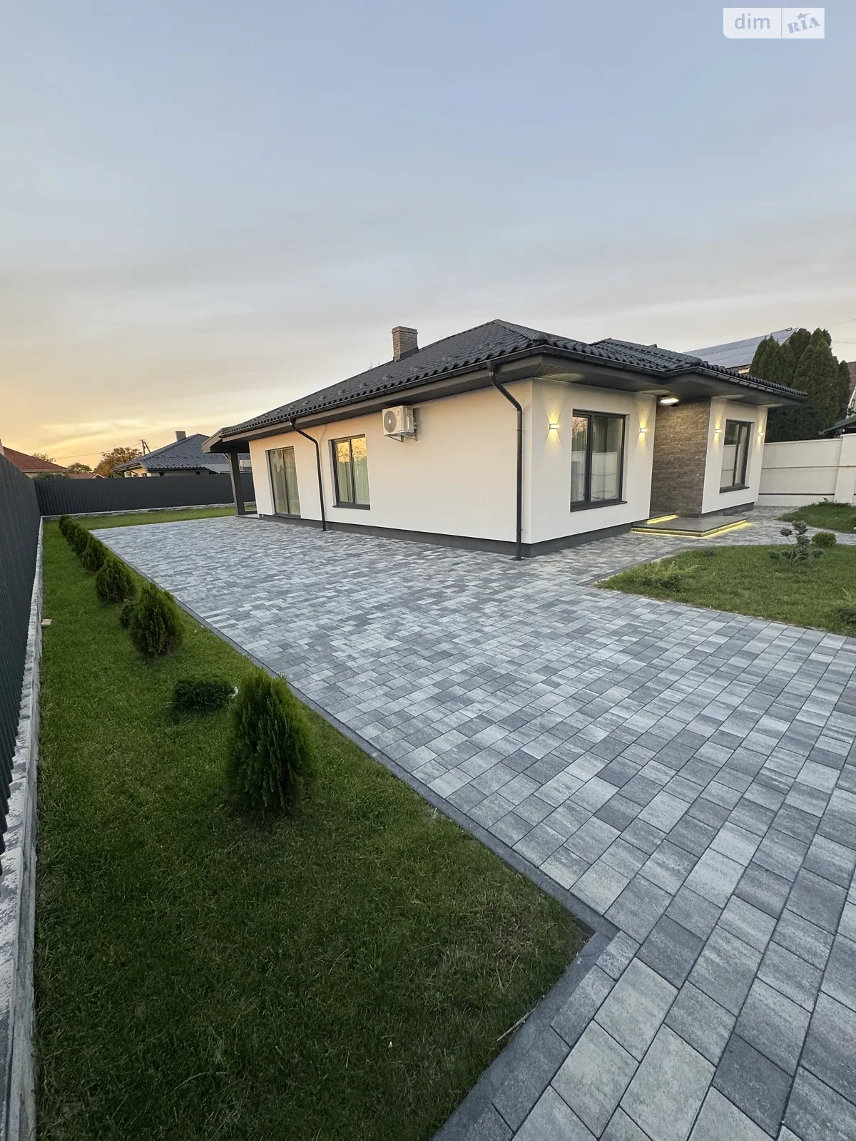 Продается одноэтажный дом 145 кв. м с террасой, цена: 300000 $ - фото 1