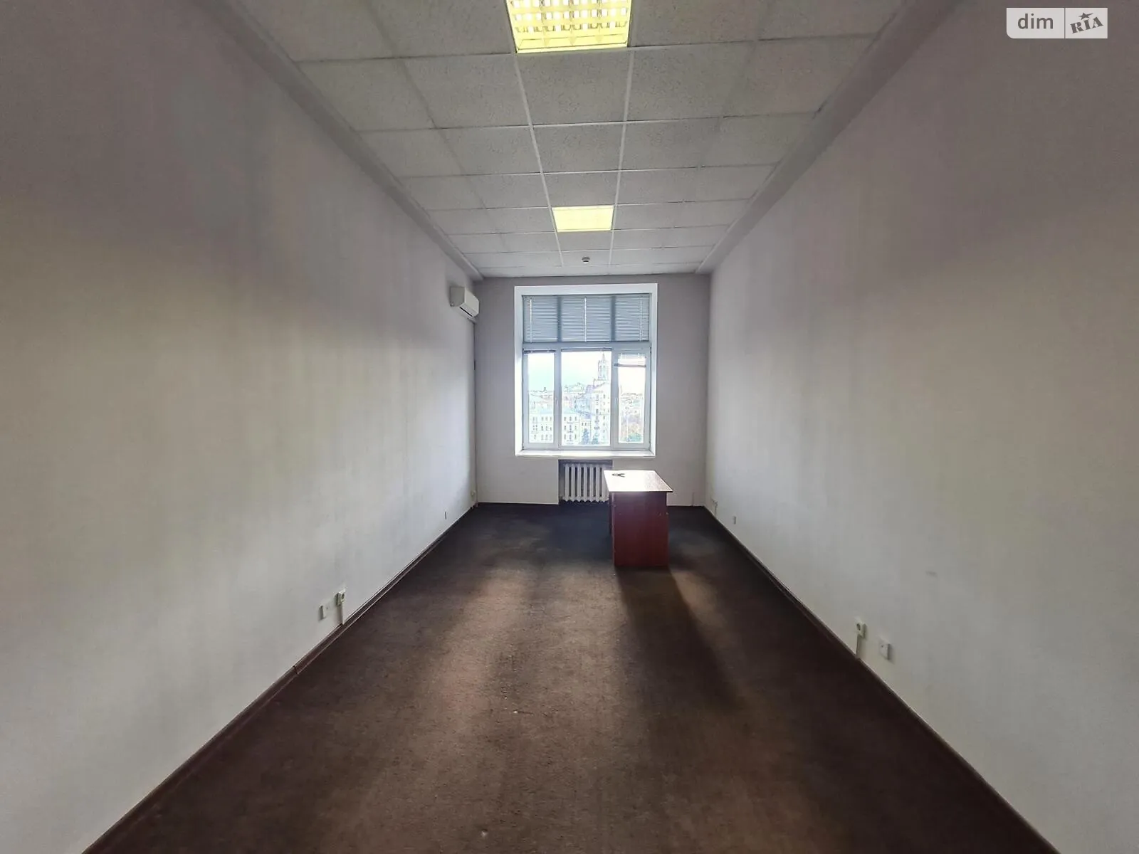 Сдается в аренду офис 23.9 кв. м в бизнес-центре, цена: 17447 грн - фото 1