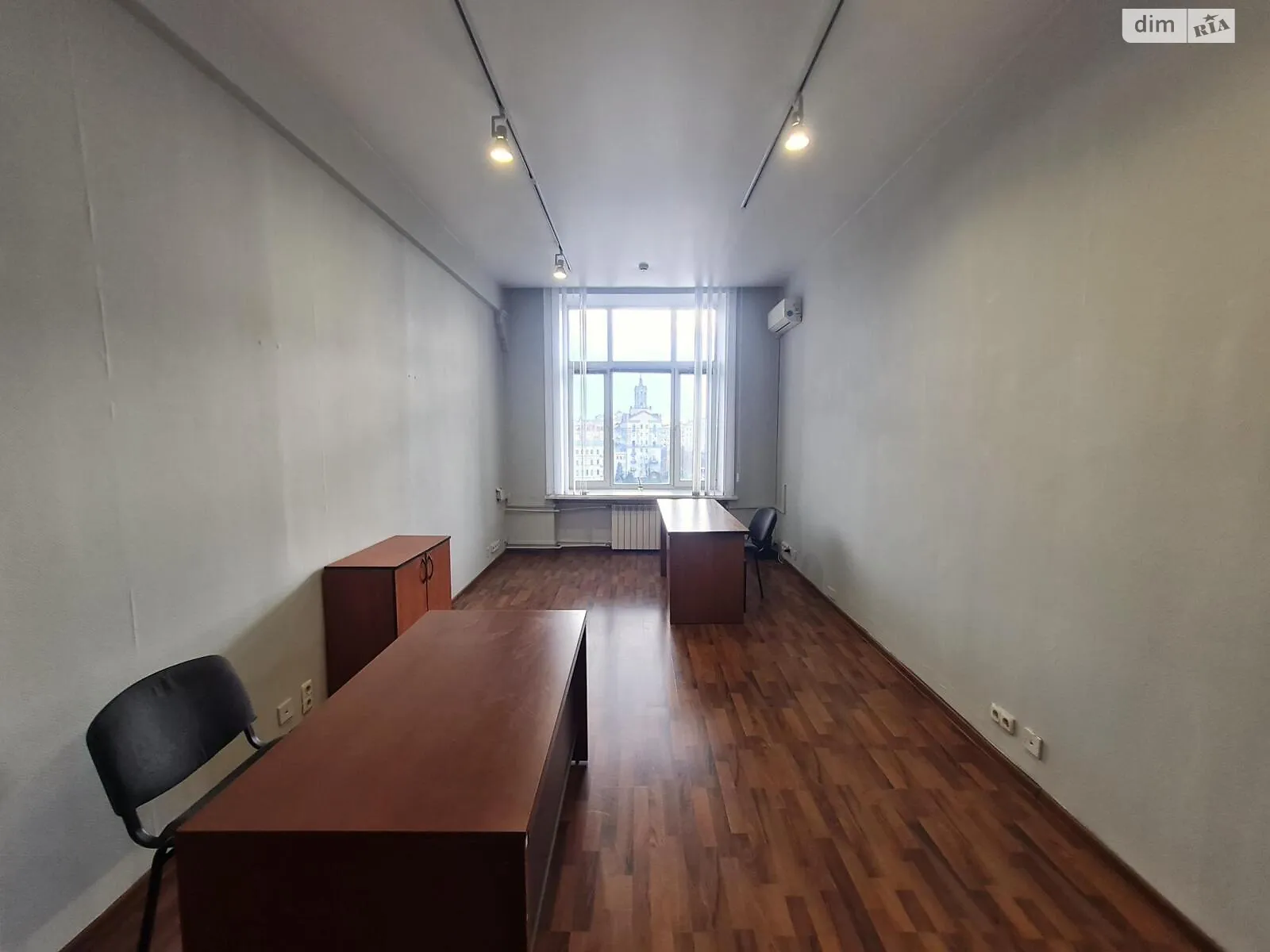 Сдается в аренду офис 23.4 кв. м в бизнес-центре, цена: 17082 грн - фото 1