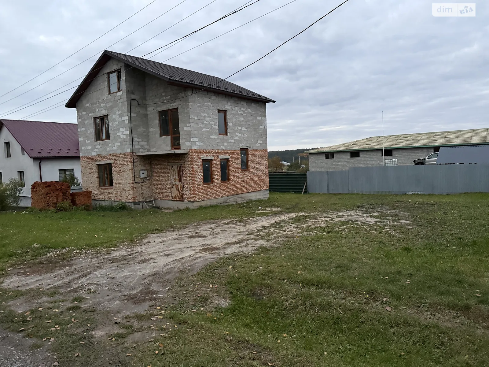 Продается дом на 3 этажа 125 кв. м с садом, цена: 32000 $ - фото 1