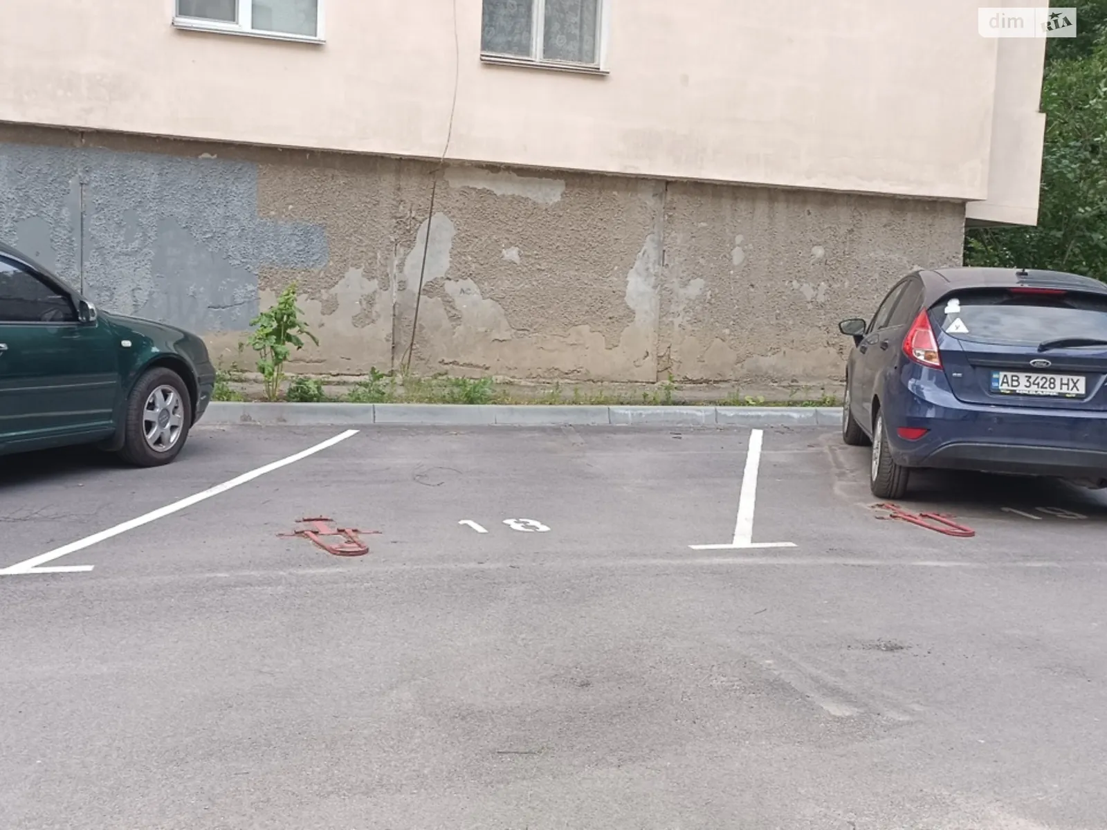 Сдается в аренду место на стоянке под легковое авто на 3 кв. м, цена: 700 грн - фото 1