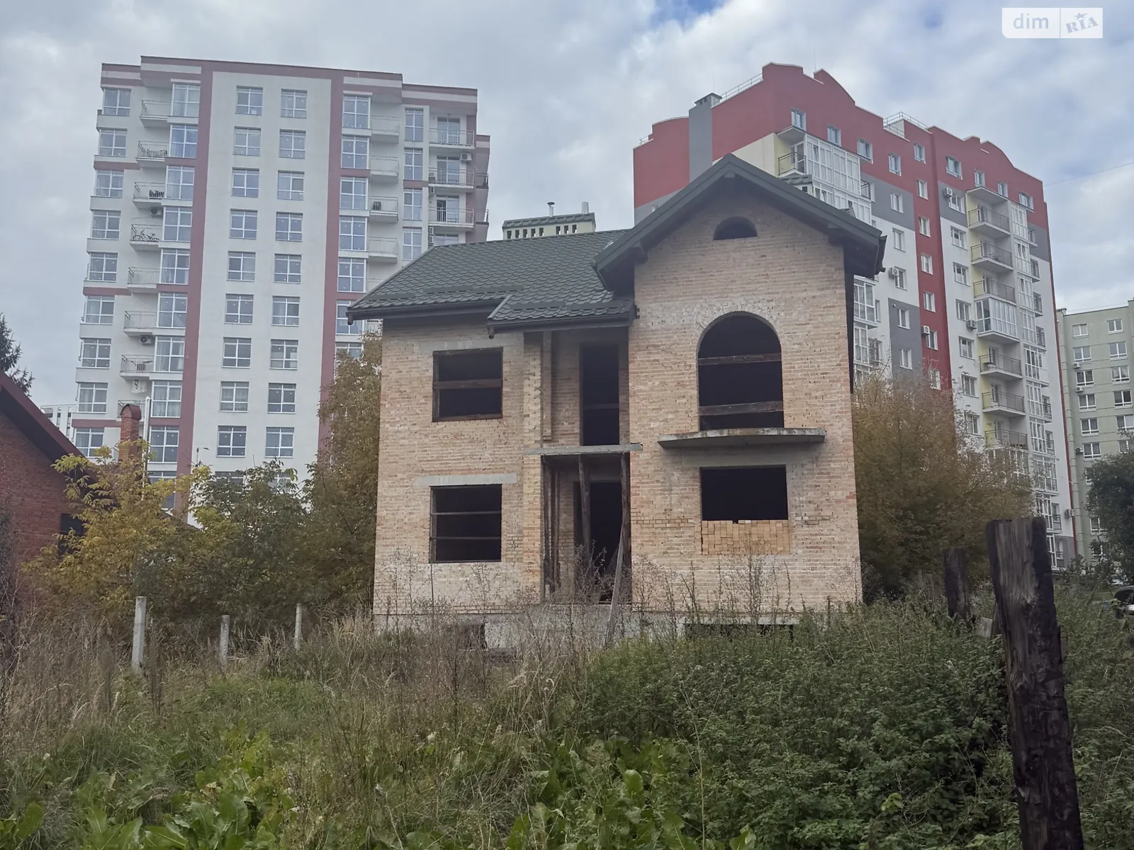 Продается дом на 2 этажа 275 кв. м с участком, цена: 180000 $ - фото 1