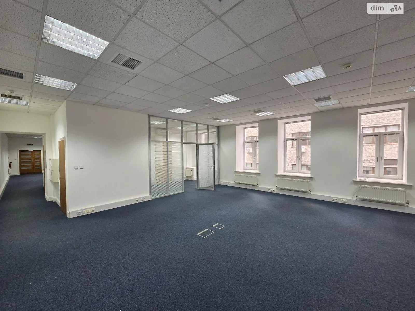 Сдается в аренду офис 200 кв. м в бизнес-центре, цена: 4650 $ - фото 1