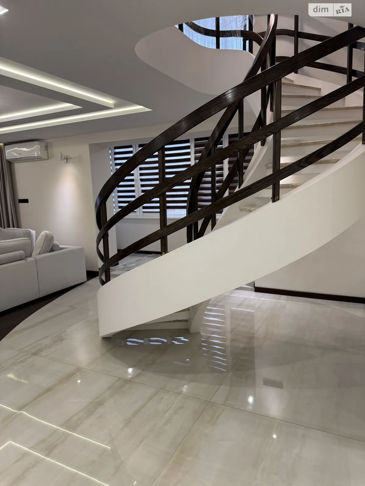 Продается 2-комнатная квартира 209.9 кв. м в Хмельницком, ул. Заречанская, 11В - фото 1