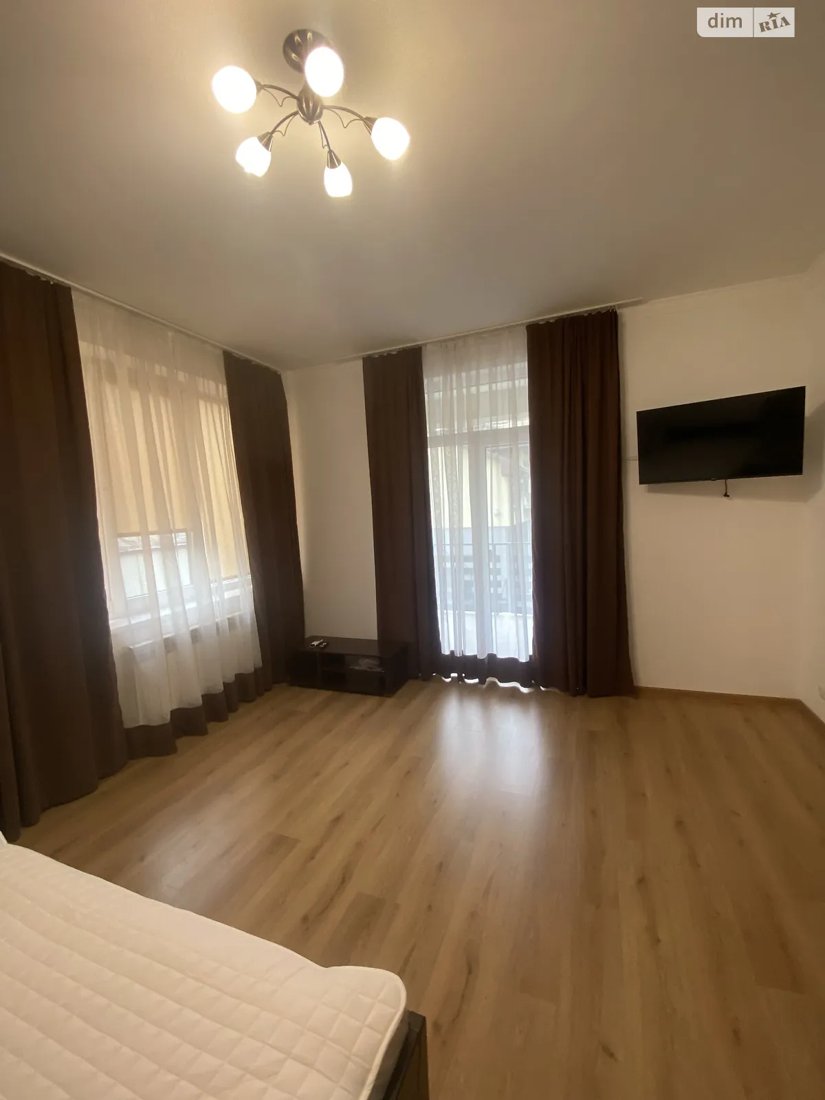Сдается в аренду 1-комнатная квартира 48 кв. м в Ужгороде, просп. Свободы, 30Б - фото 1