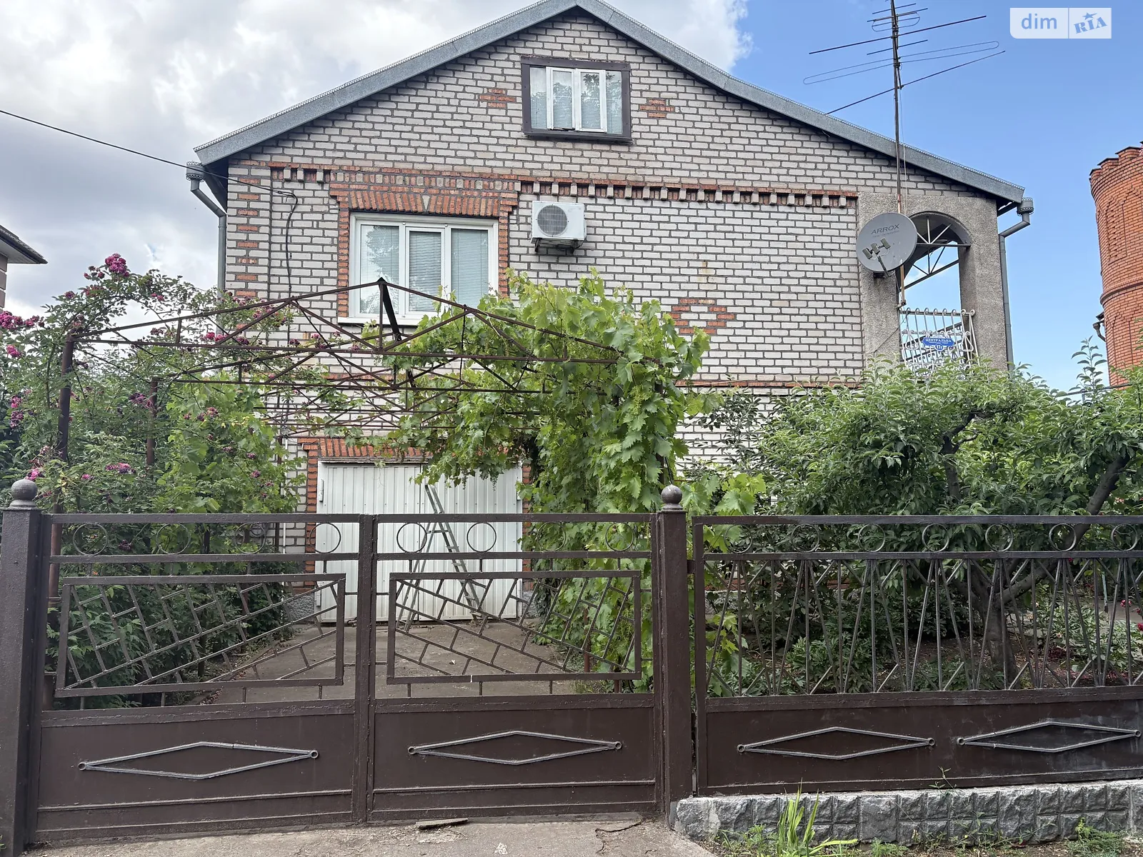 Продается дом на 2 этажа 120 кв. м с верандой, цена: 58000 $ - фото 1