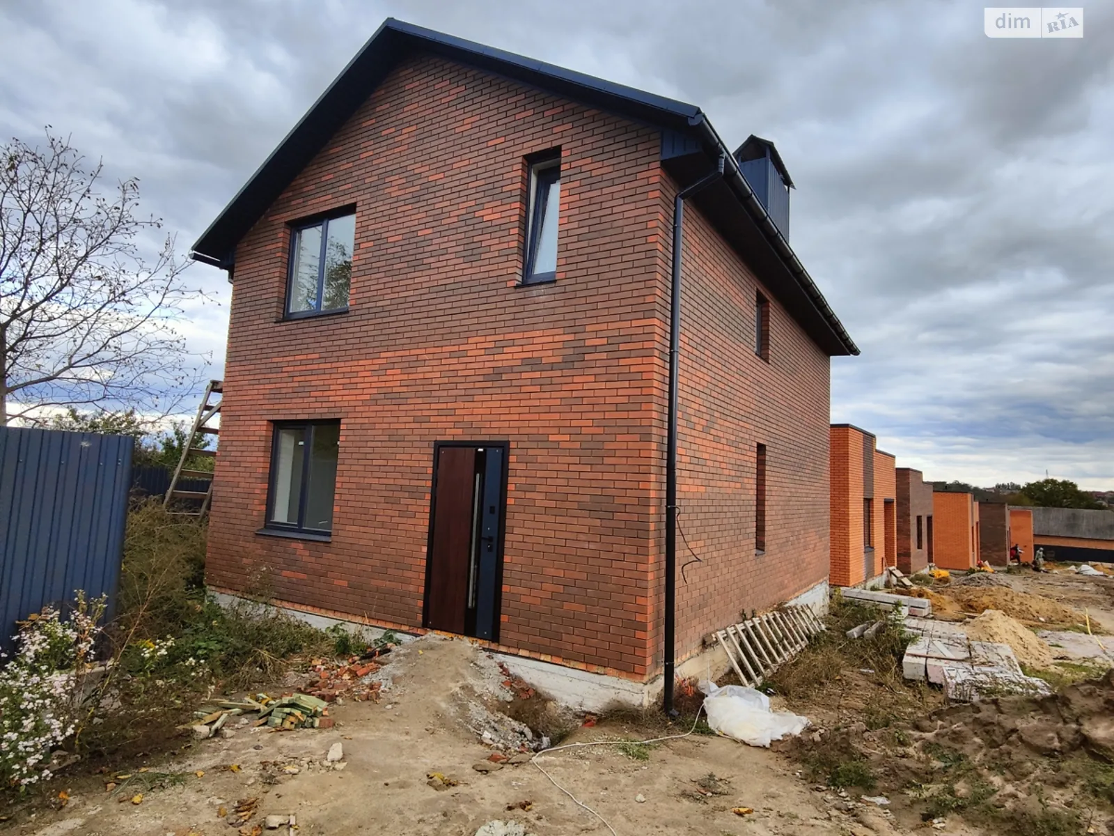 Продается дом на 2 этажа 107 кв. м с камином, цена: 79999 $ - фото 1