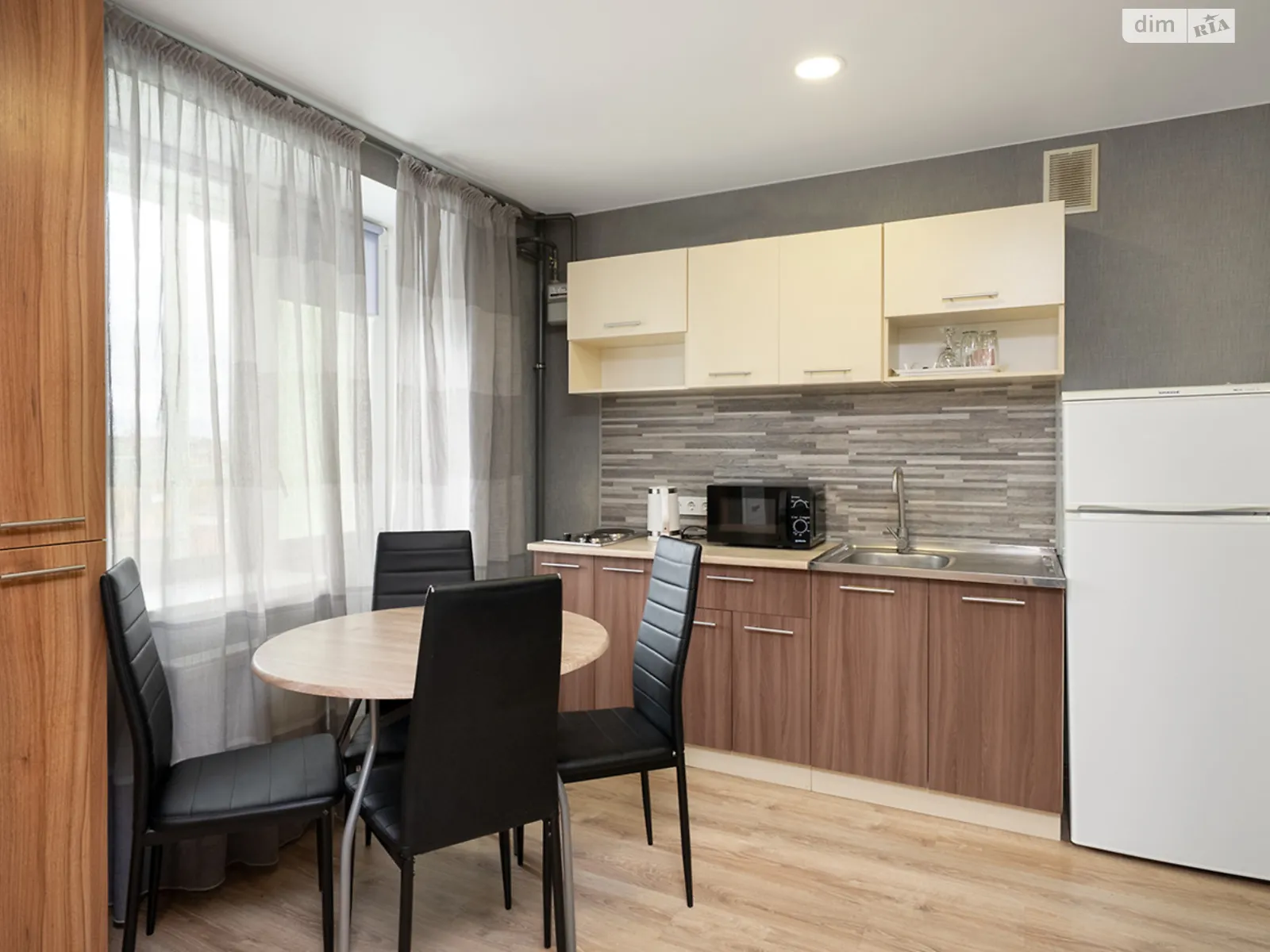 Продается 1-комнатная квартира 41.8 кв. м в Чернигове, ул. Курсанта Еськова, 26 - фото 1