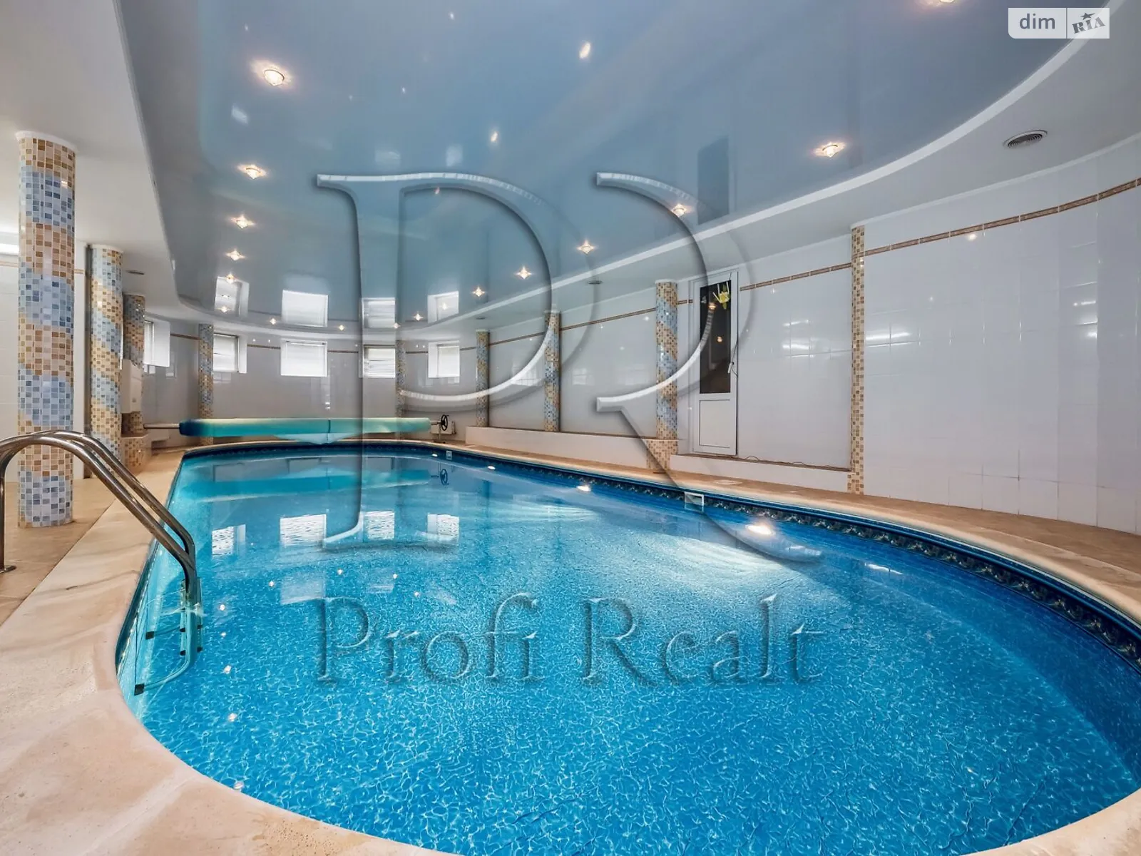 Продается дом на 3 этажа 567.7 кв. м с балконом, цена: 650000 $ - фото 1