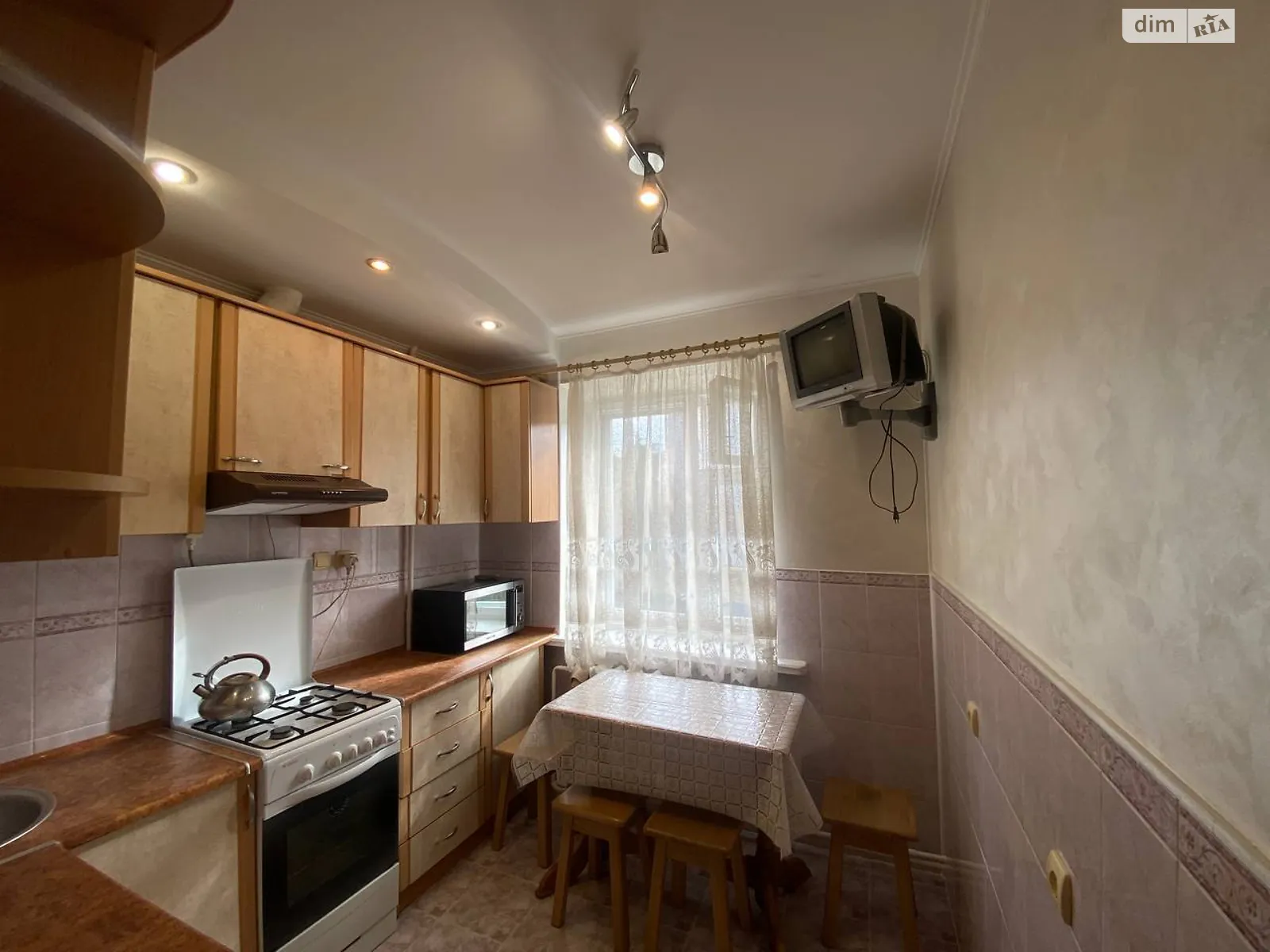 Сдается в аренду 2-комнатная квартира 48 кв. м в Ровно, ул. Буковинская, 18 - фото 1