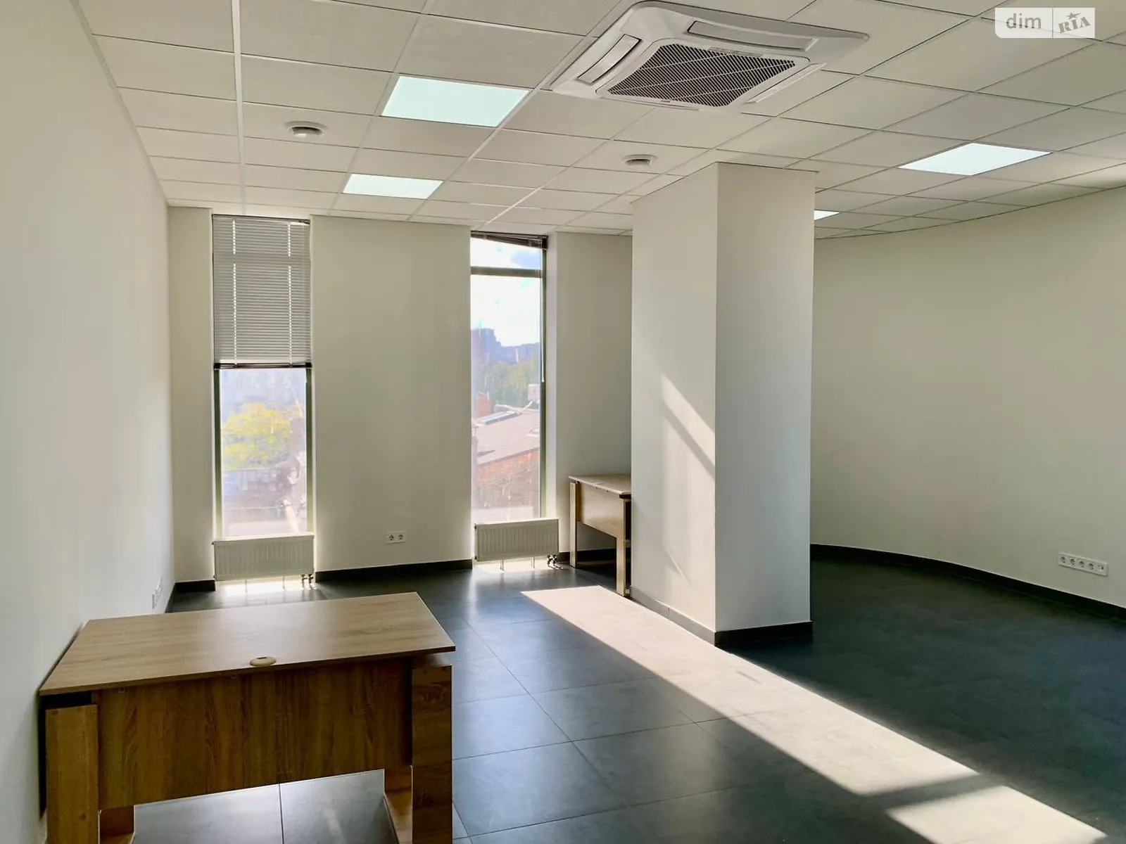 Сдается в аренду офис 176 кв. м в бизнес-центре, цена: 1760 $ - фото 1