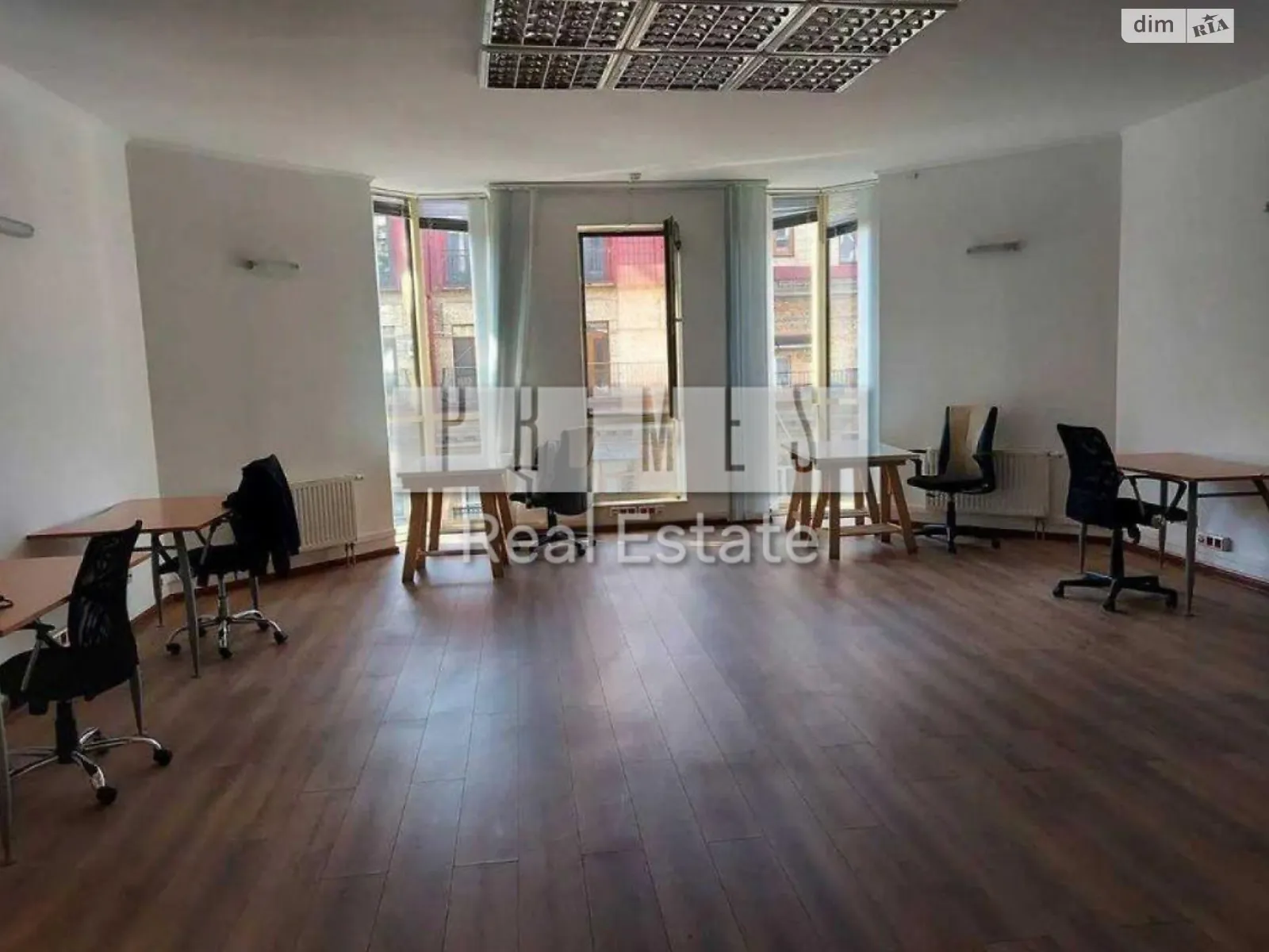 Сдается в аренду офис 234 кв. м в бизнес-центре, цена: 2573 $ - фото 1