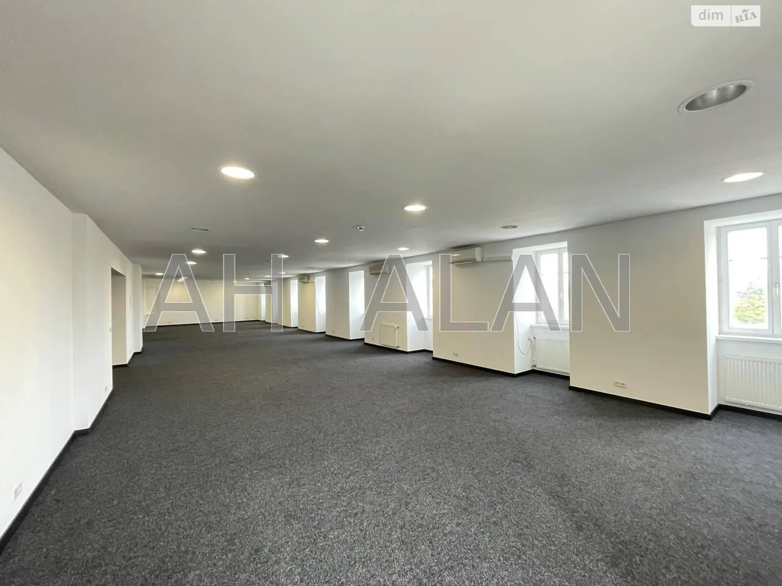 Сдается в аренду офис 639 кв. м в бизнес-центре, цена: 6135 $ - фото 1