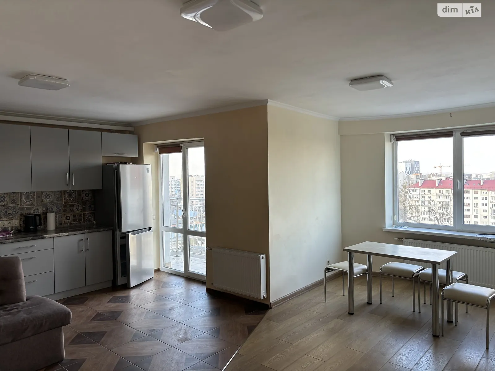 Сдается в аренду офис 88.1 кв. м в бизнес-центре, цена: 625 $ - фото 1