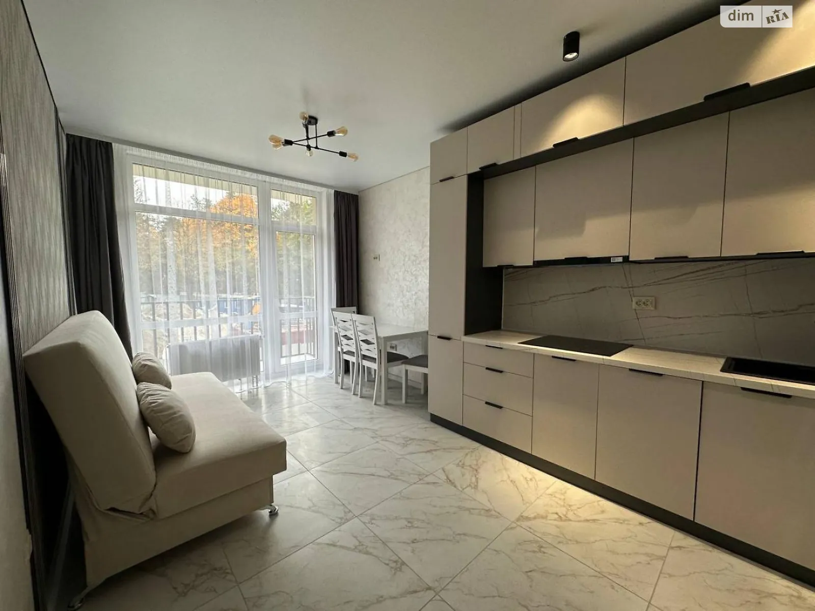 Продается 1-комнатная квартира 40.2 кв. м в Брюховичах, ул. Независимости, 19 - фото 1