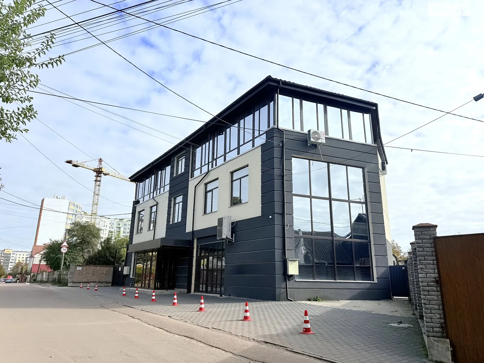 Сдается в аренду офис 290 кв. м в бизнес-центре, цена: 116000 грн - фото 1