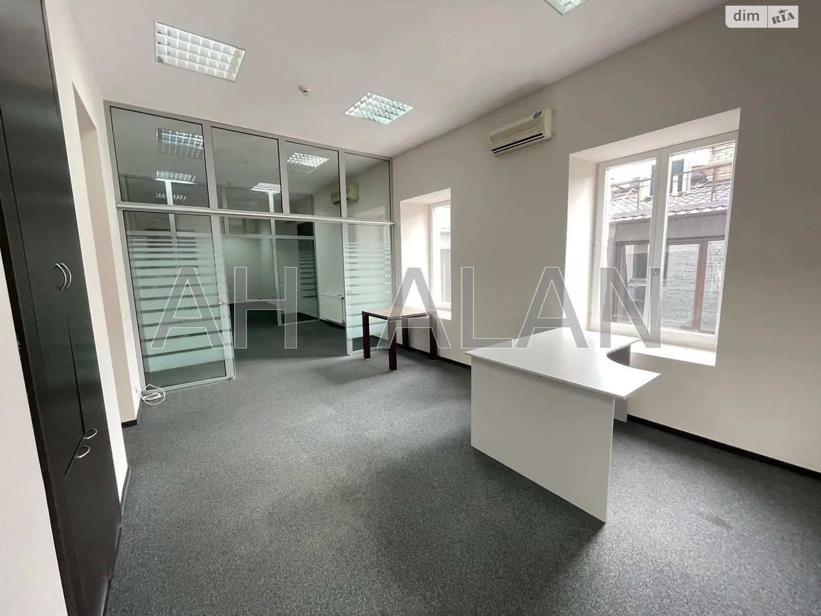 Сдается в аренду офис 108 кв. м в бизнес-центре, цена: 1600 $ - фото 1