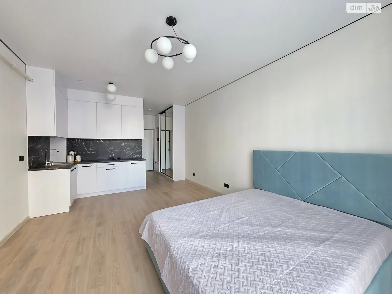 Продается 1-комнатная квартира 32 кв. м в Святопетровское, ул. Достоинства, 7 - фото 1