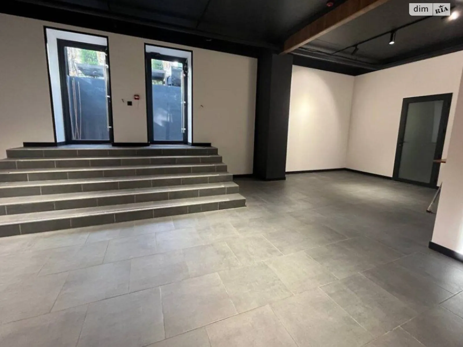 Сдается в аренду помещения свободного назначения 60 кв. м в 5-этажном здании, цена: 600 $ - фото 1