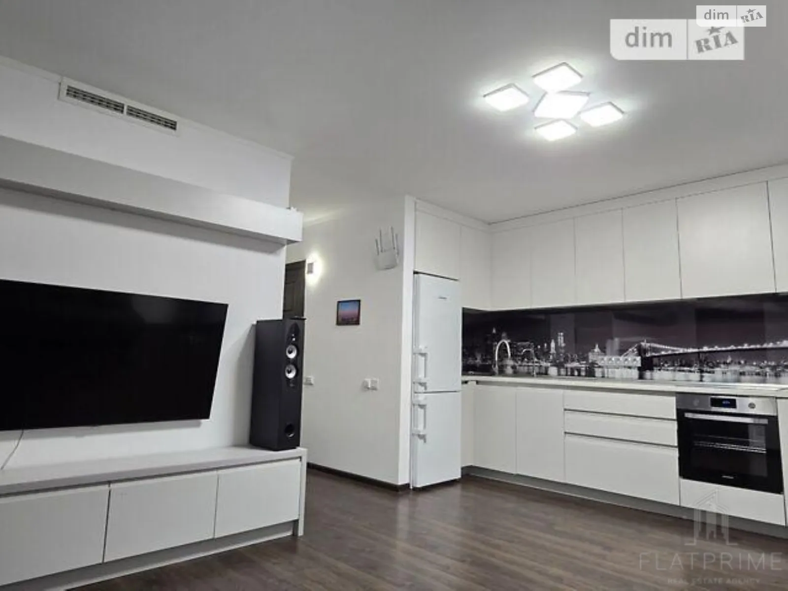 Продается 1-комнатная квартира 57 кв. м в Киеве, ул. Юрия Пасхалина(Ильича), 17 - фото 1