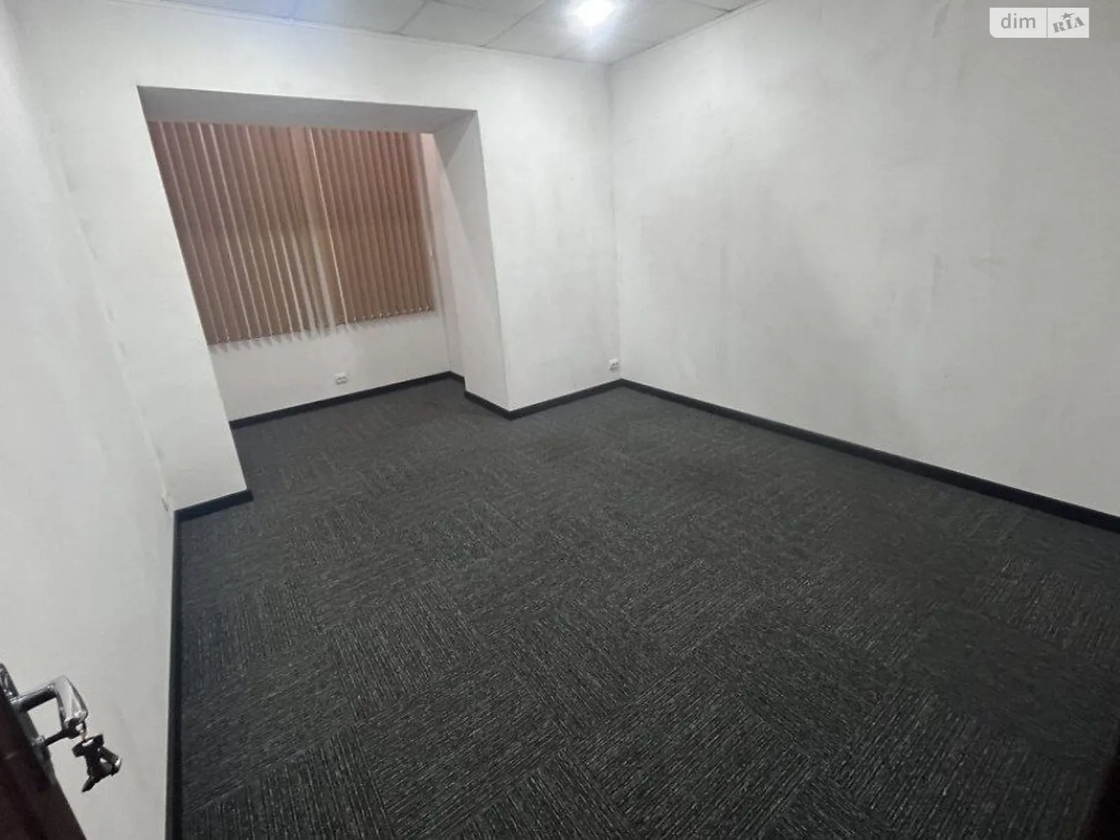 Сдается в аренду офис 90 кв. м в бизнес-центре, цена: 25000 грн - фото 1