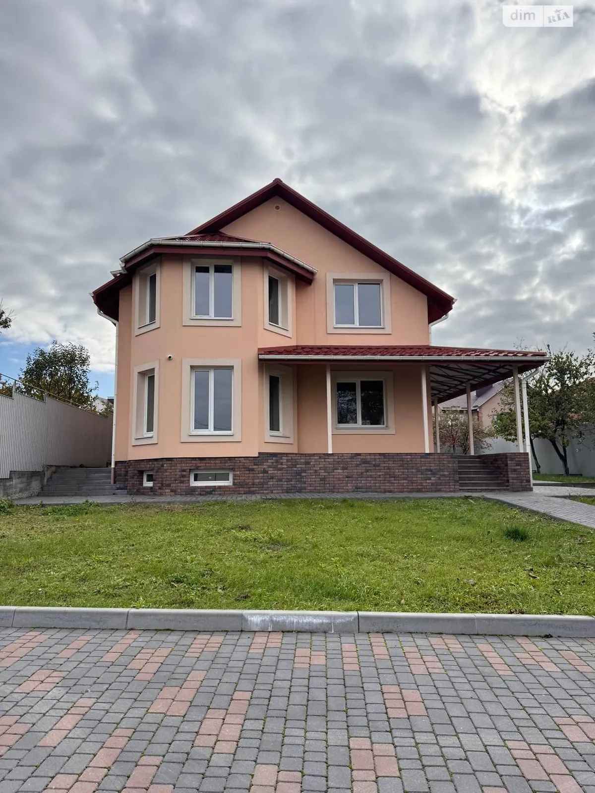 Продается дом на 2 этажа 283 кв. м с участком, цена: 155000 $ - фото 1