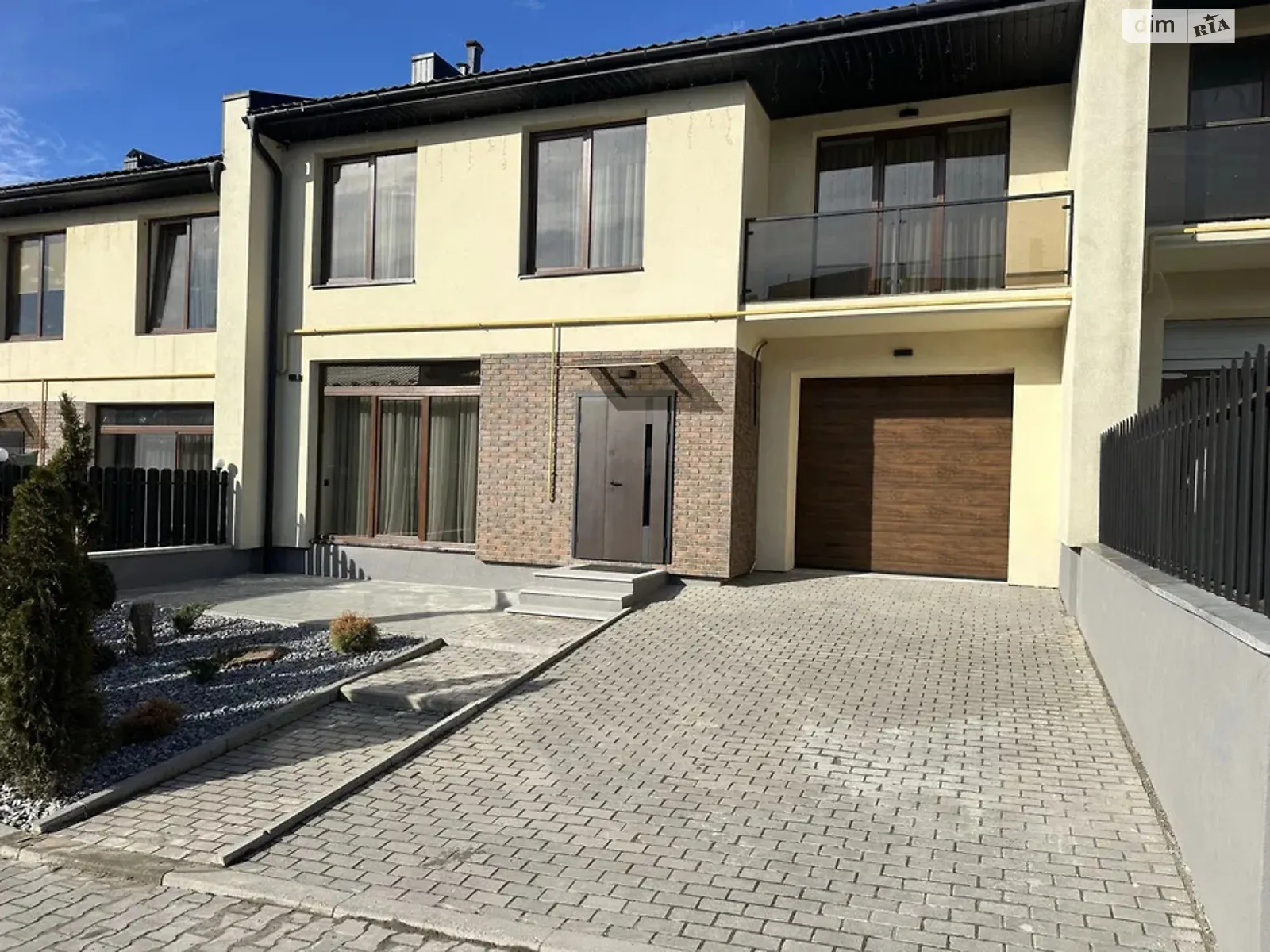 Продается дом на 3 этажа 147 кв. м с камином, цена: 178000 $ - фото 1