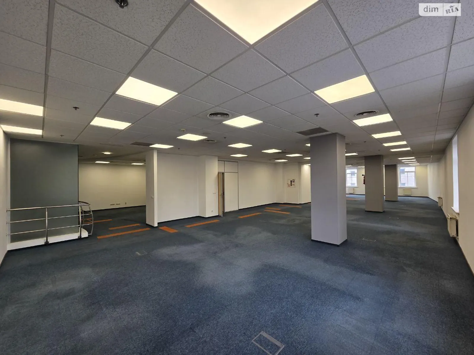 Сдается в аренду офис 1300 кв. м в бизнес-центре, цена: 22500 $ - фото 1