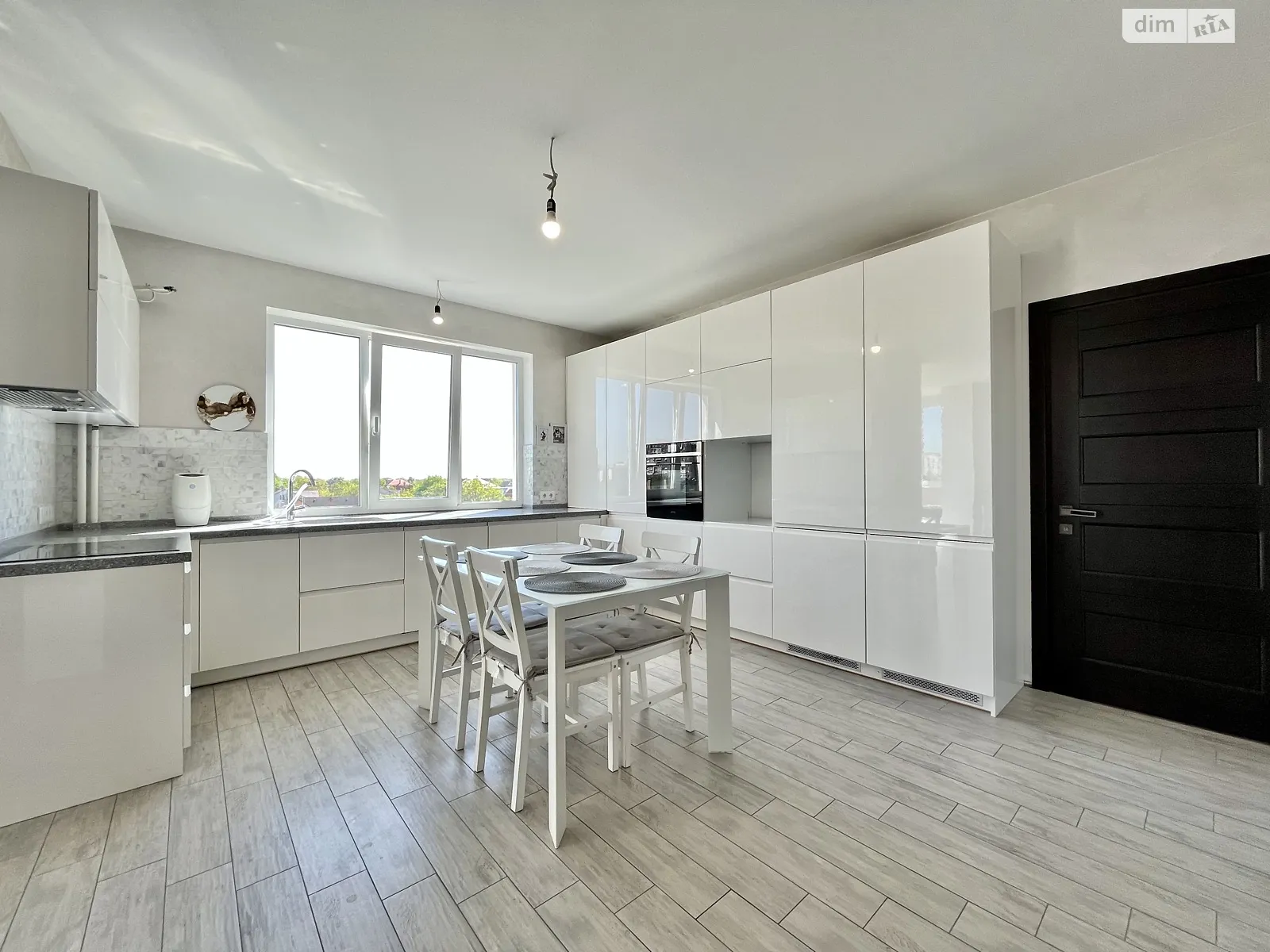 Продается 3-комнатная квартира 114.7 кв. м в Крюковщине, ул. Вишнёвая, 17 - фото 1