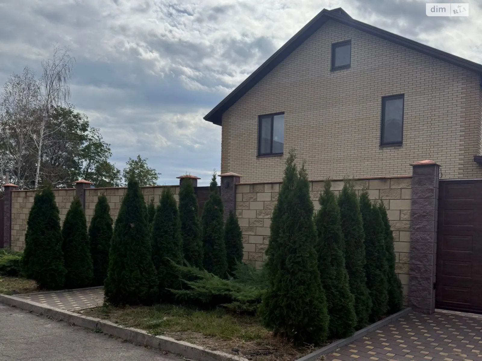 Продается дом на 2 этажа 160 кв. м с беседкой, цена: 175000 $ - фото 1