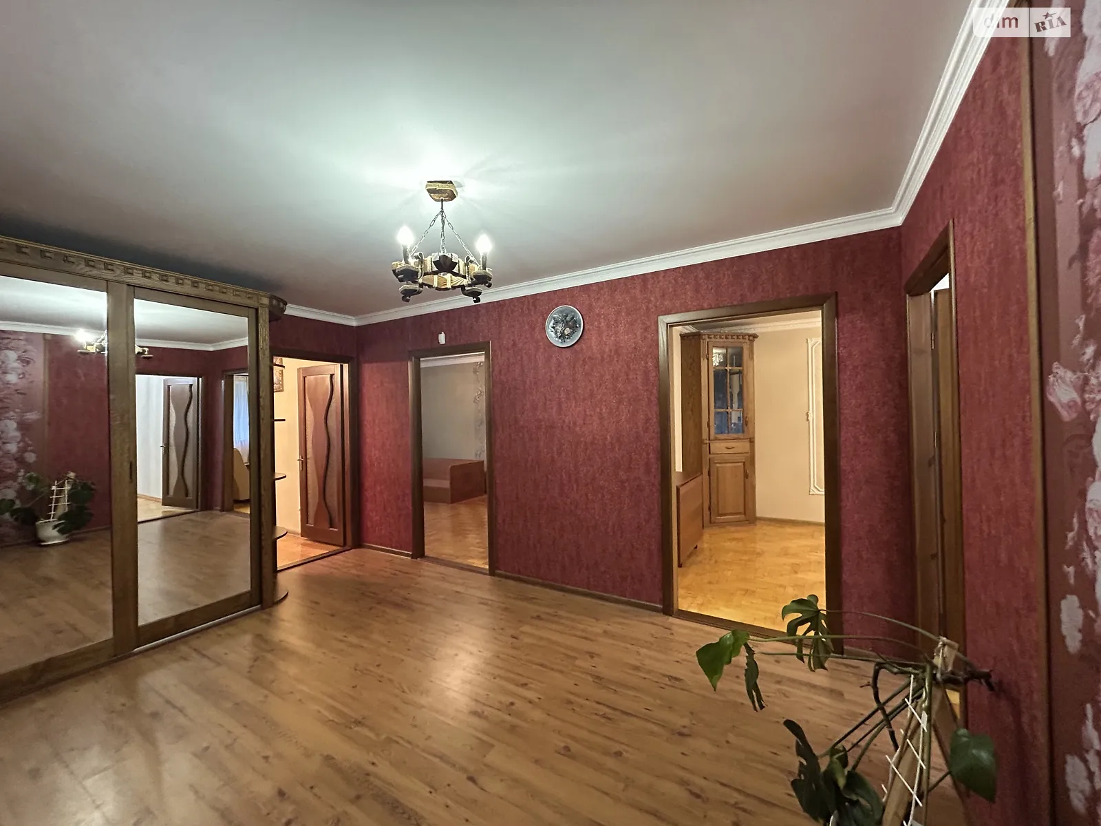 4-комнатная квартира 92 кв. м в Тернополе, ул. 15-го Апреля - фото 1