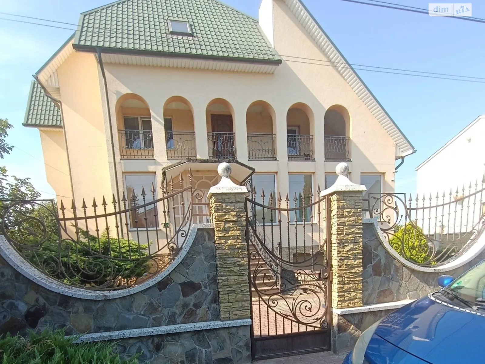 Продается дом на 3 этажа 1400 кв. м с мансардой, цена: 385500 $ - фото 1