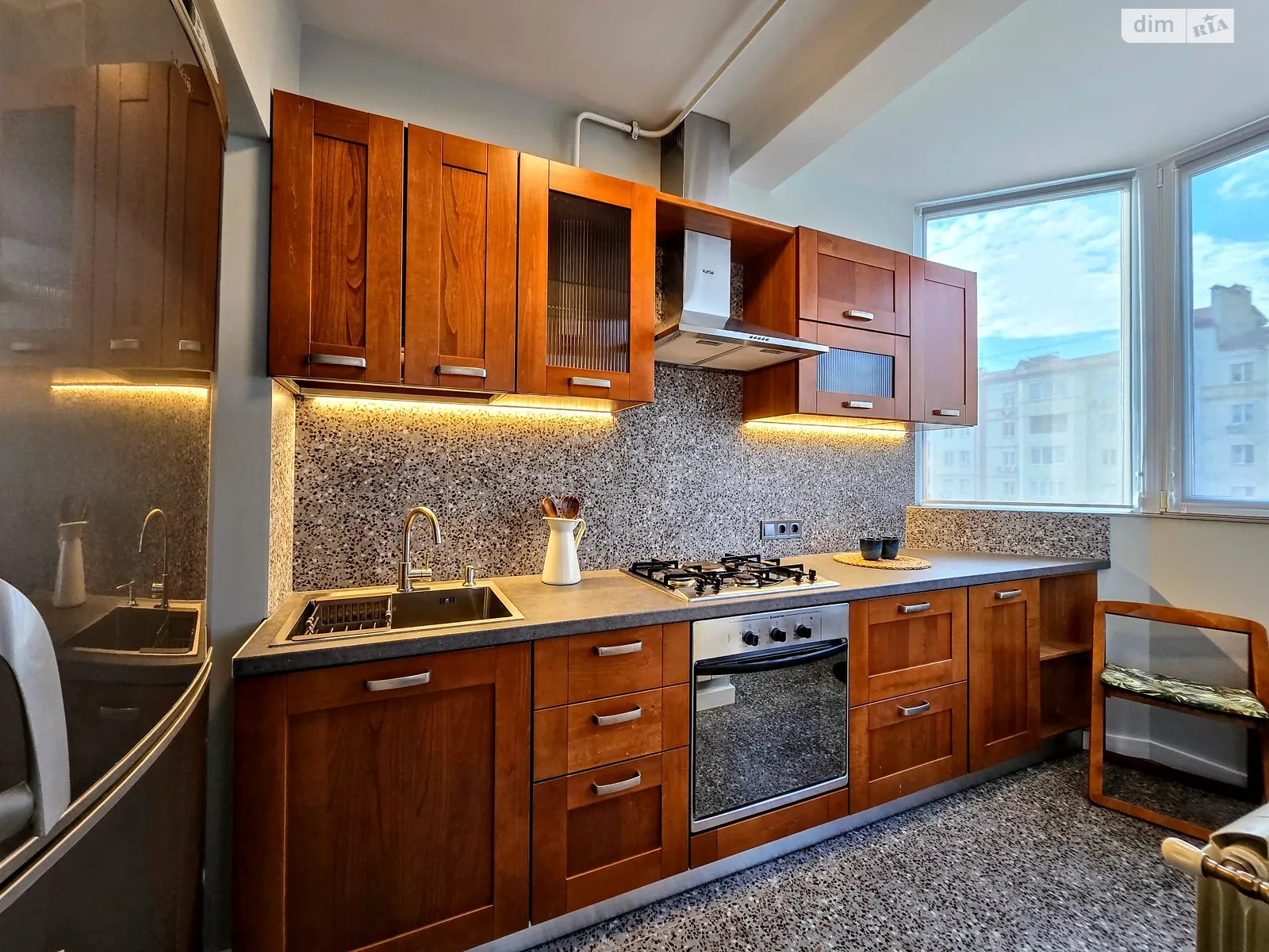 Здається в оренду 3-кімнатна квартира 75 кв. м у Чернівцях, вул. Героїв Майдану - фото 1