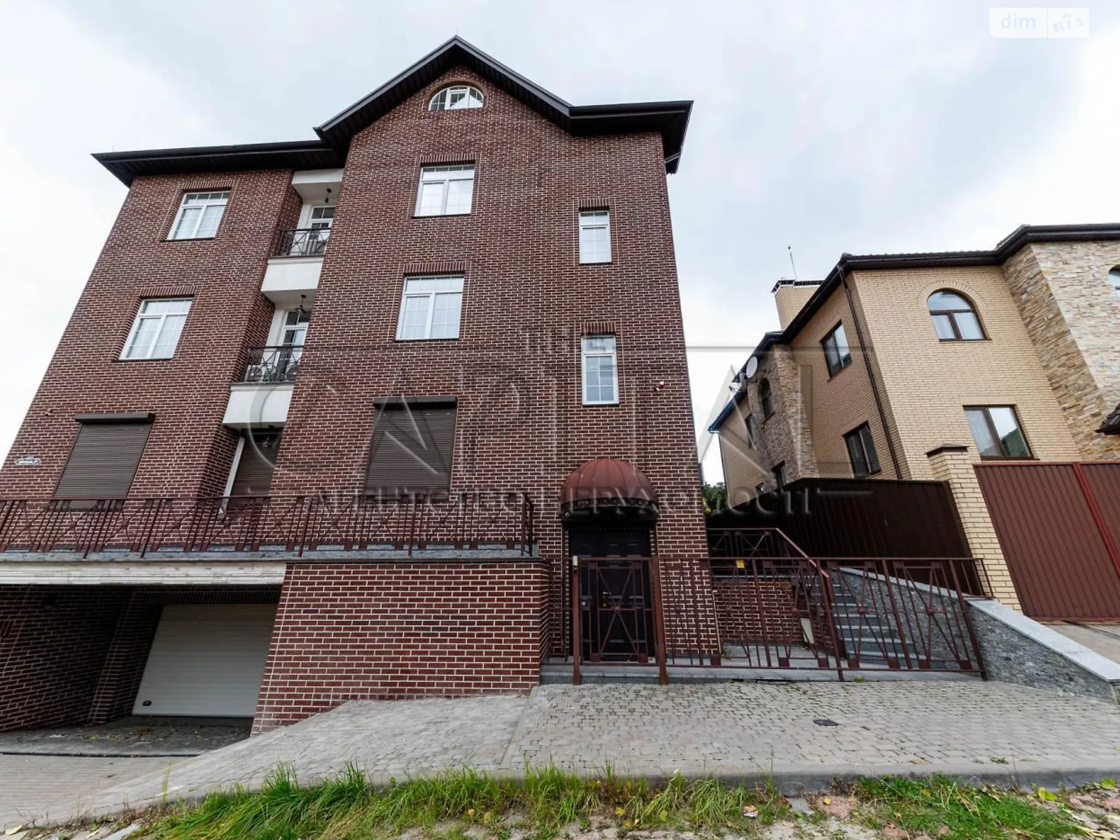 Сдается в аренду офис 782 кв. м в бизнес-центре, цена: 20000 $ - фото 1