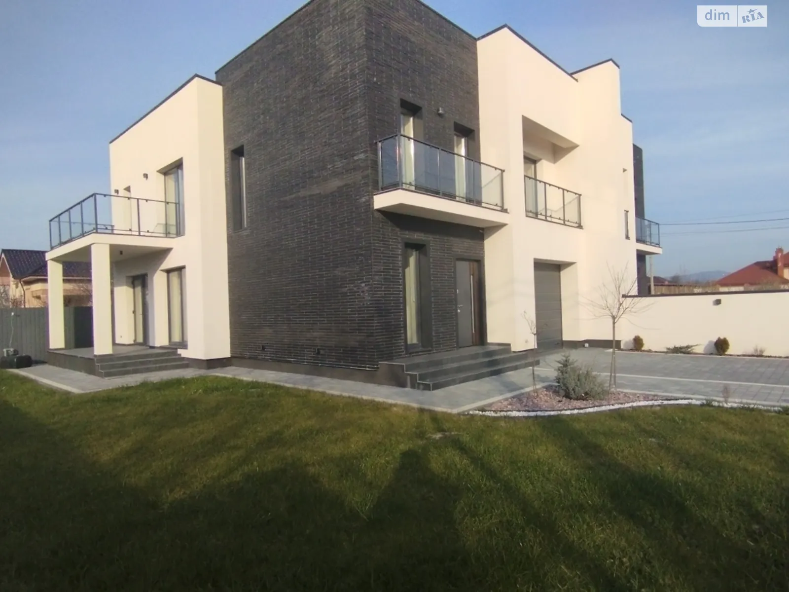 Продается дом на 2 этажа 172 кв. м с террасой, цена: 270000 $ - фото 1