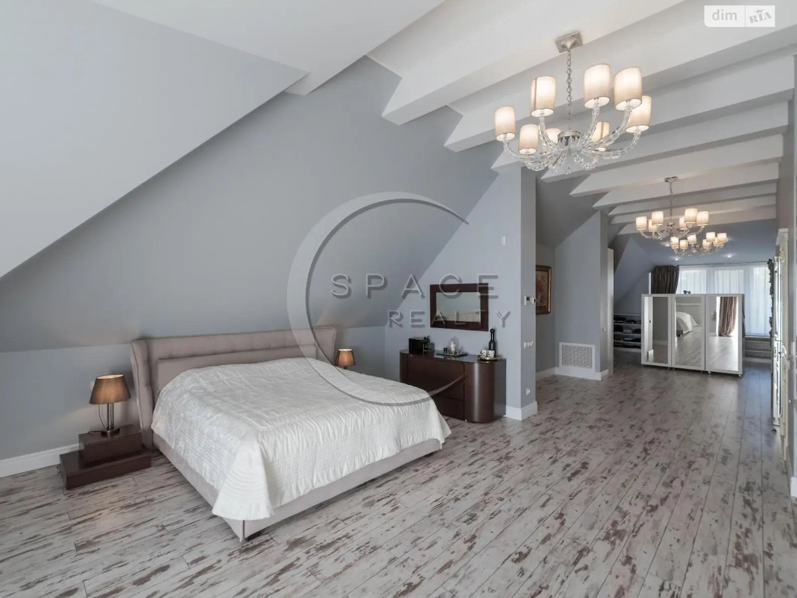 Сдается в аренду дом на 3 этажа 750 кв. м с мебелью, цена: 7000 $ - фото 1