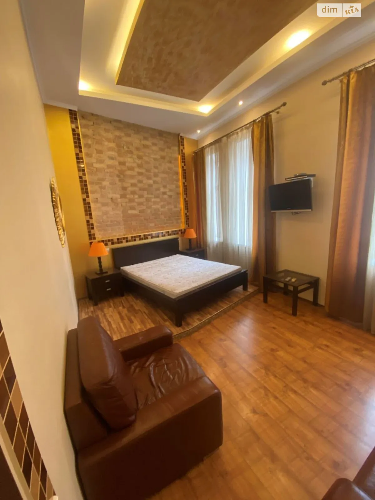 Продается 1-комнатная квартира 40 кв. м в Киеве, ул. Рейтарская, 25 - фото 1