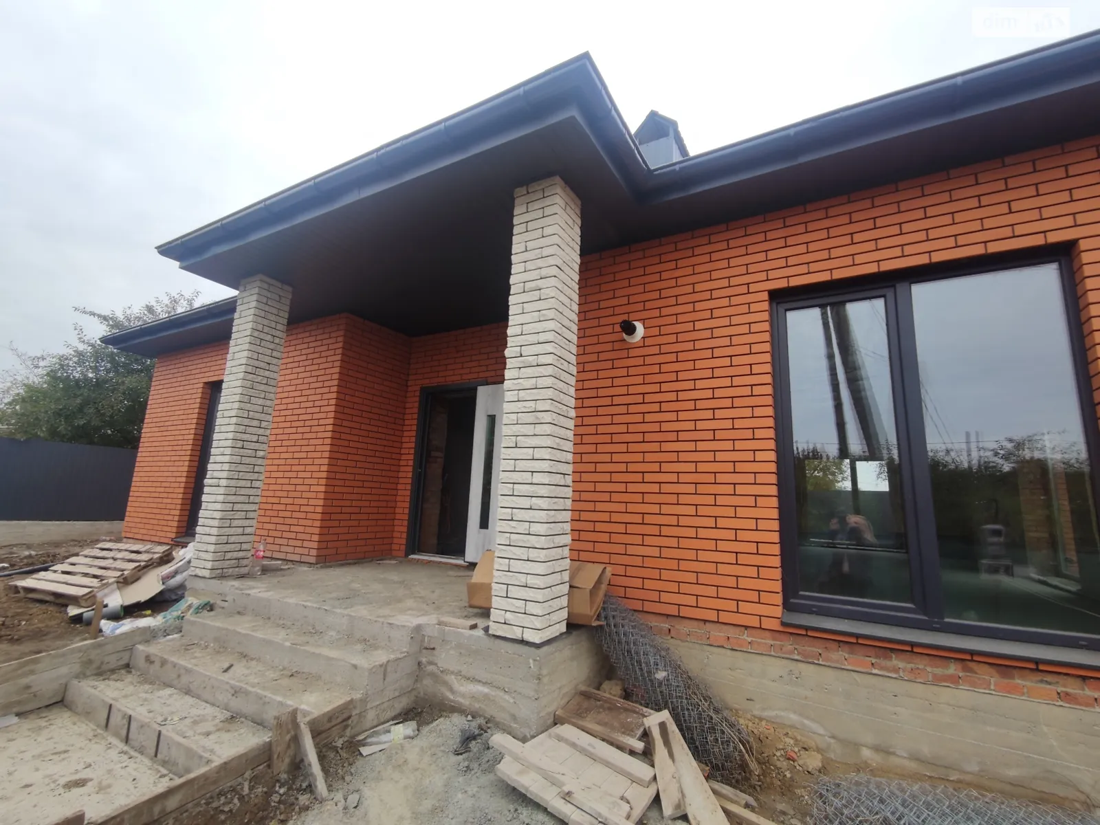 Продается одноэтажный дом 95 кв. м с камином, цена: 89000 $ - фото 1