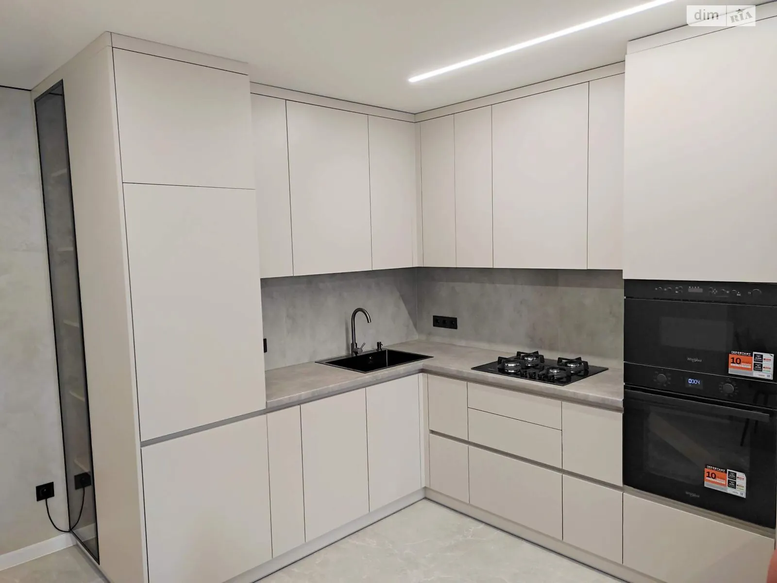 Продается 1-комнатная квартира 51 кв. м в Ивано-Франковске, ул. Флотская, 10Б - фото 1