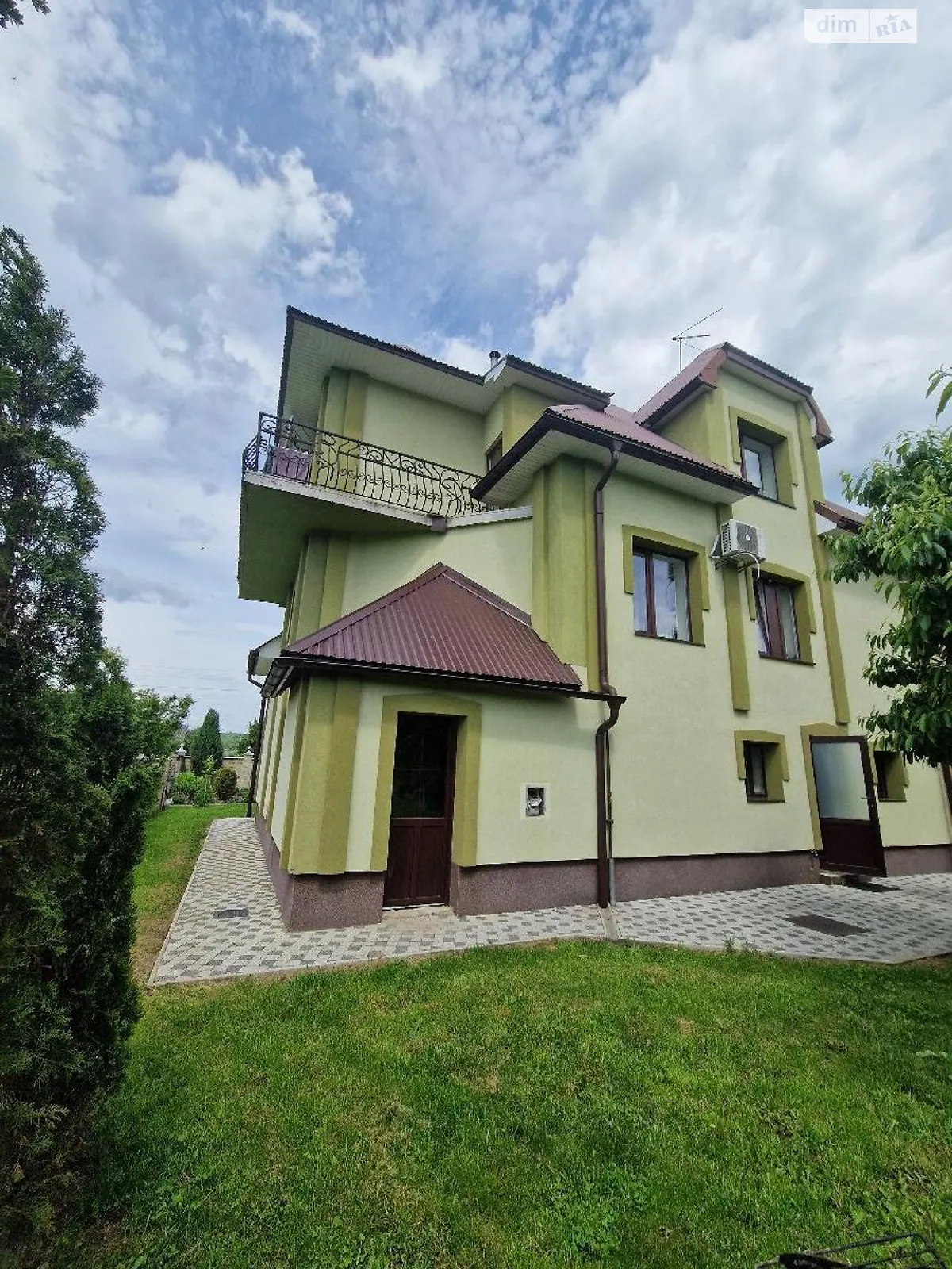 Продается дом на 2 этажа 228 кв. м с бассейном, цена: 215000 $ - фото 1