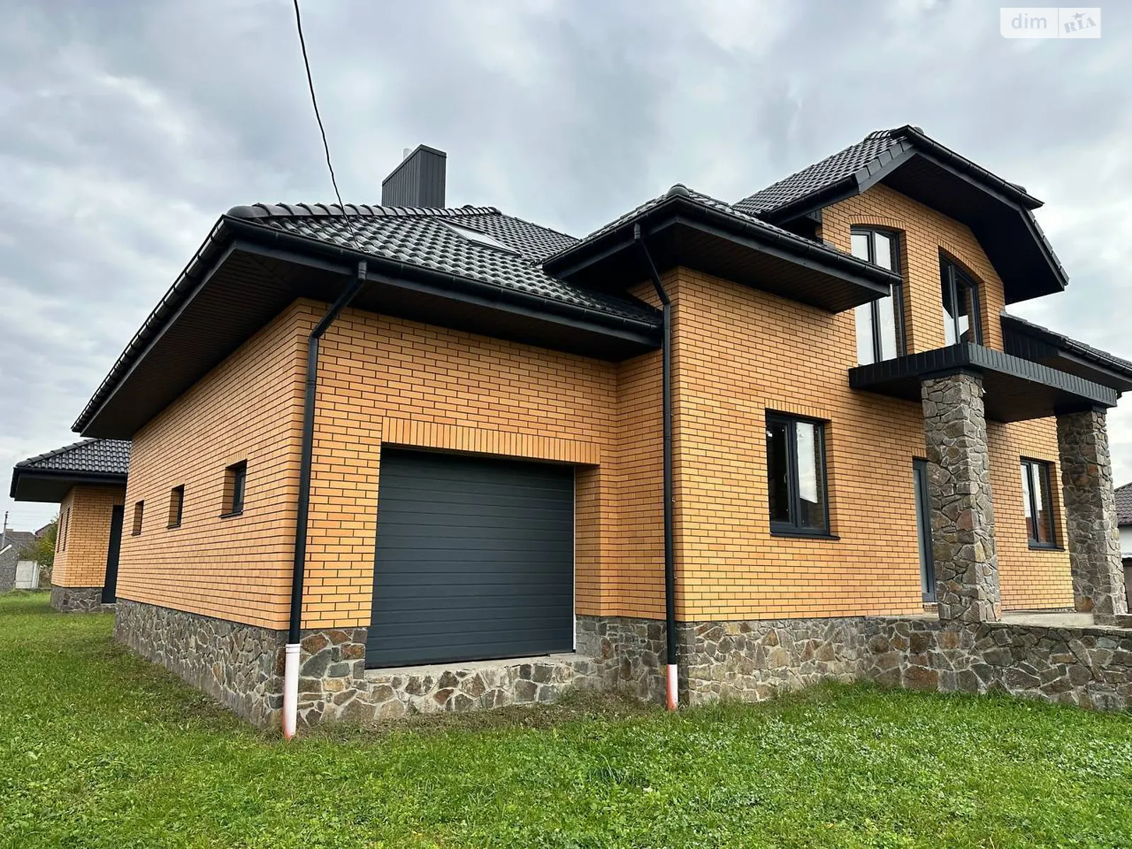 Продается дом на 2 этажа 200 кв. м с камином, цена: 180000 $ - фото 1