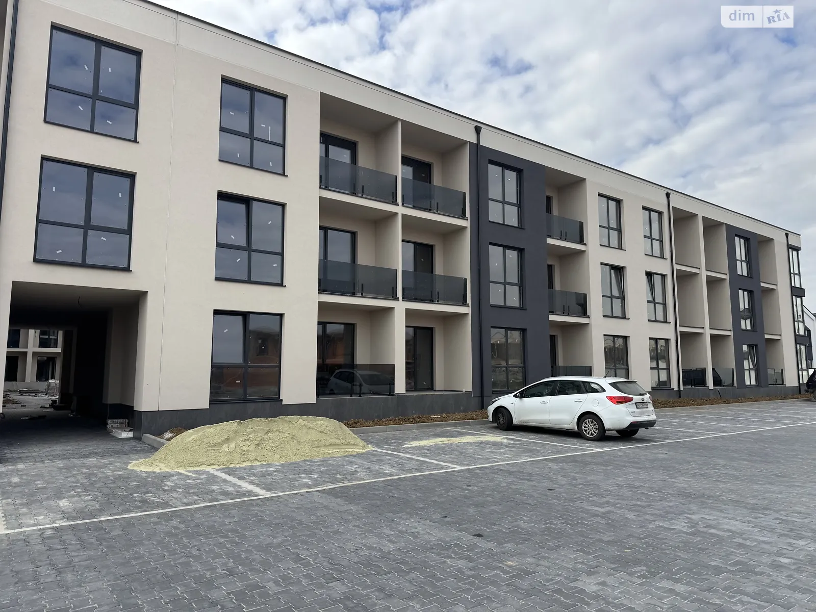 Продается 1-комнатная квартира 38.6 кв. м в Сторожнице, ул. Цветная - фото 1