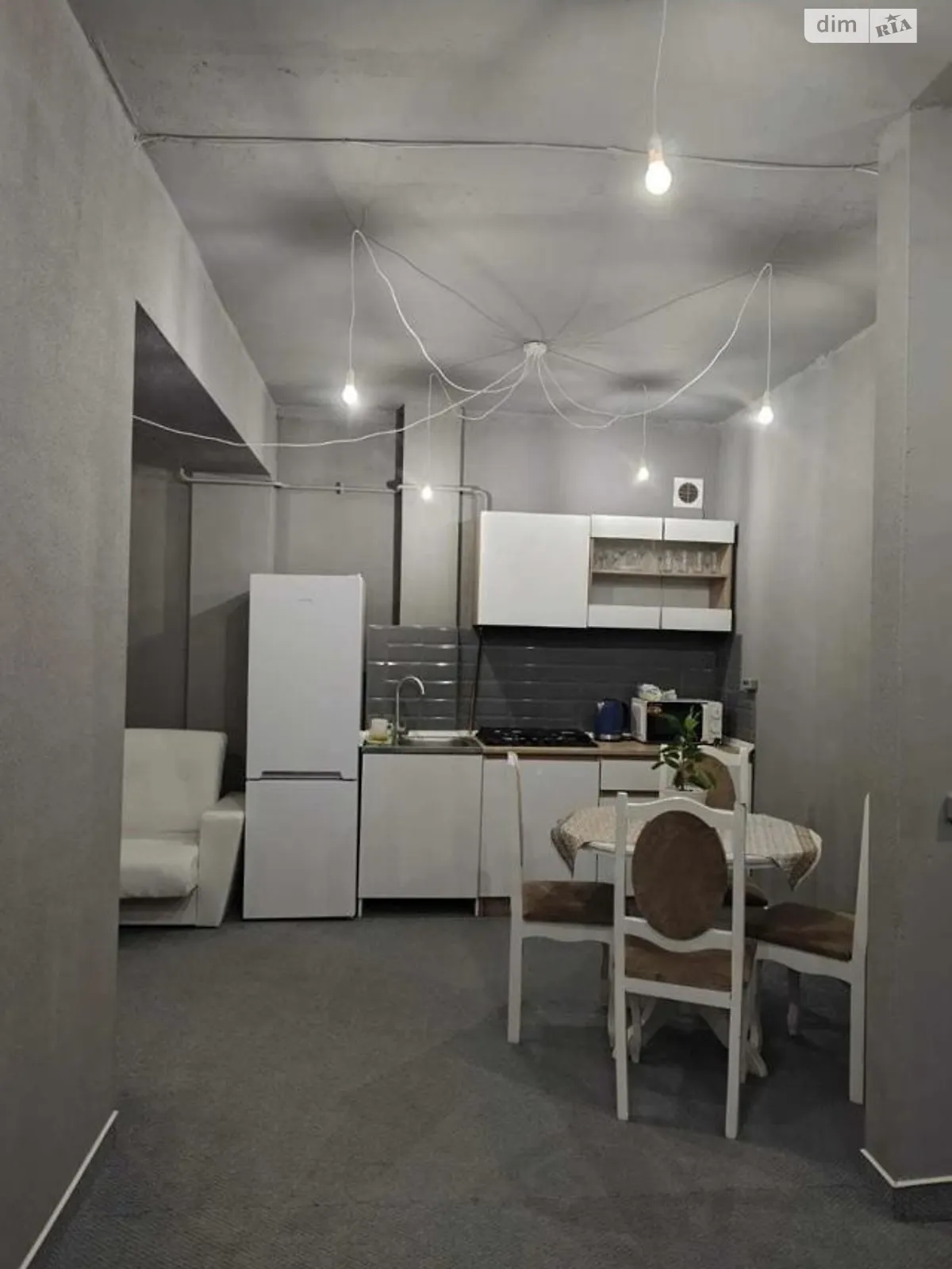 Продається 1-кімнатна квартира 37 кв. м у Ужгороді, вул. Петра Лінтура - фото 1