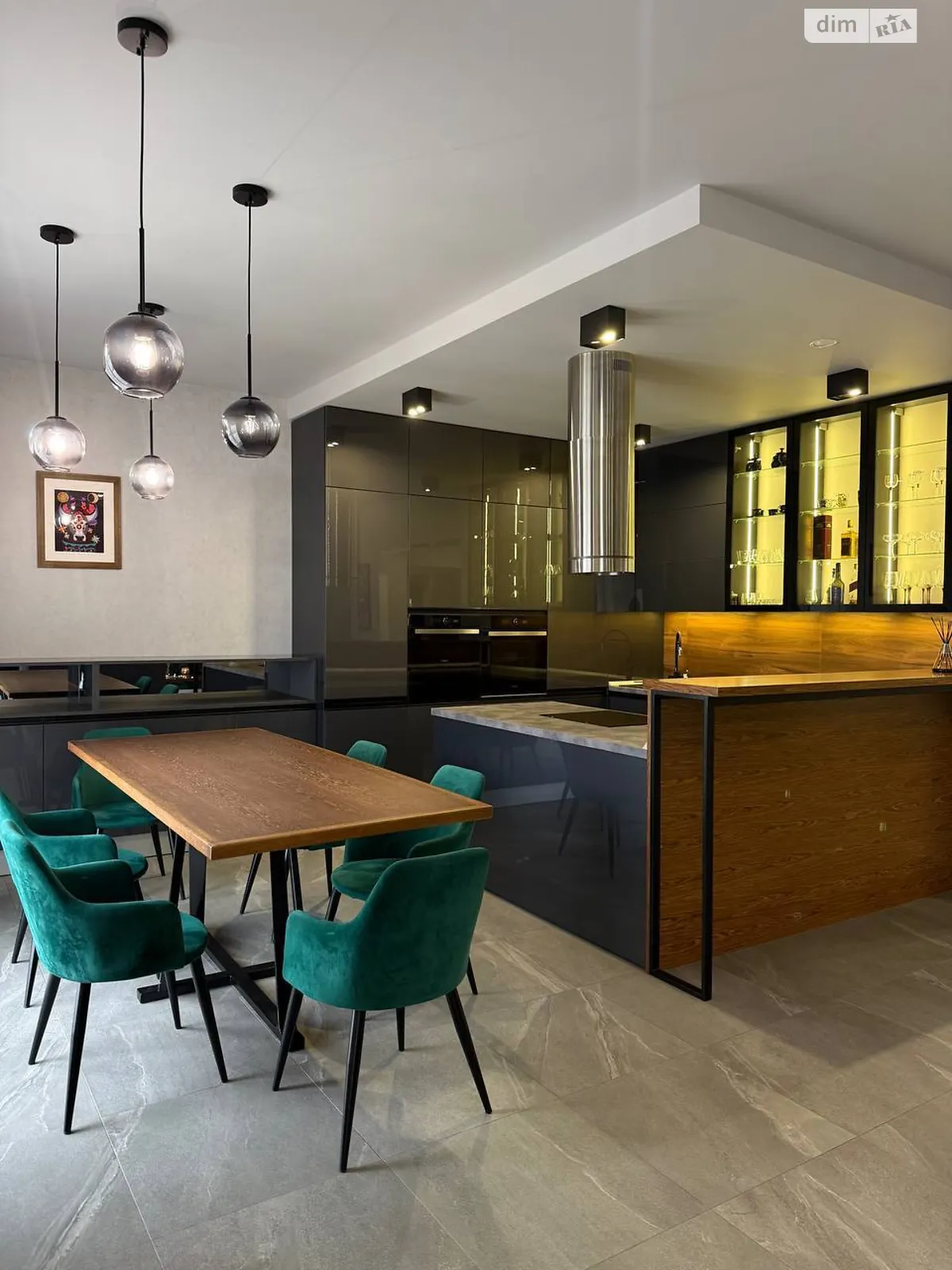 Сдается в аренду дом на 2 этажа 197 кв. м с верандой, цена: 1400 $ - фото 1