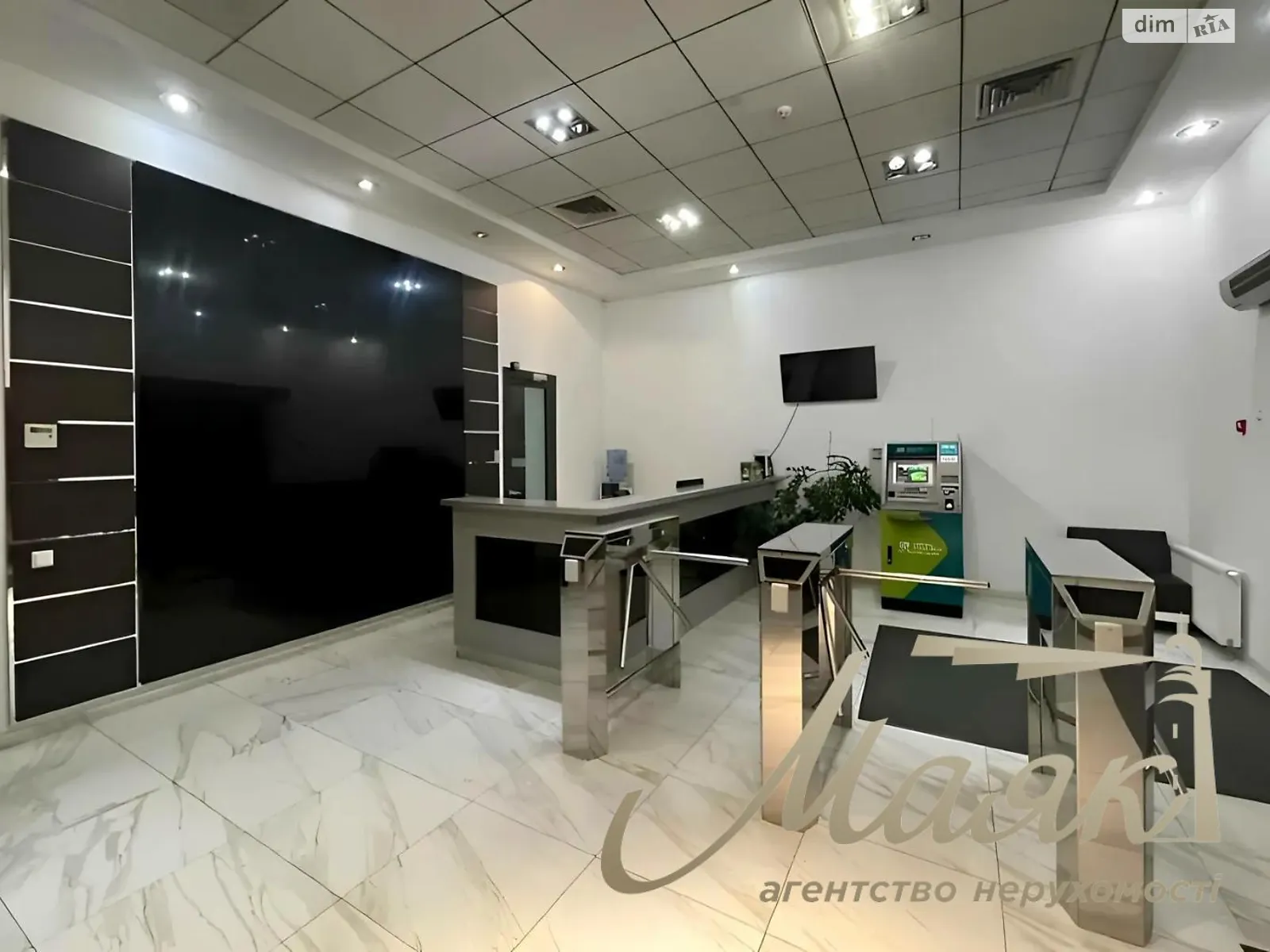 Здається в оренду офіс 914 кв. м в бізнес-центрі, цена: 16452 $ - фото 1