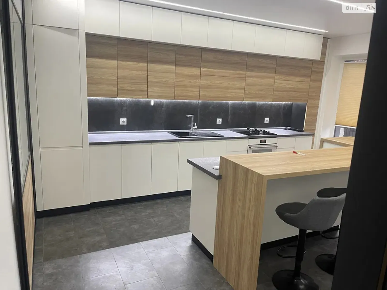 Продается дом на 3 этажа 249 кв. м с беседкой, цена: 185000 $ - фото 1