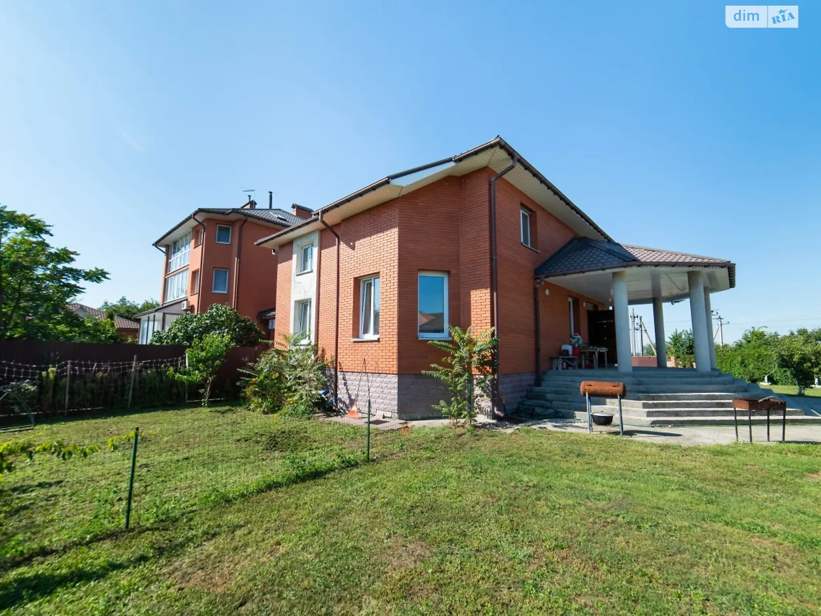 Продается дом на 2 этажа 153 кв. м с беседкой, цена: 330000 $ - фото 1