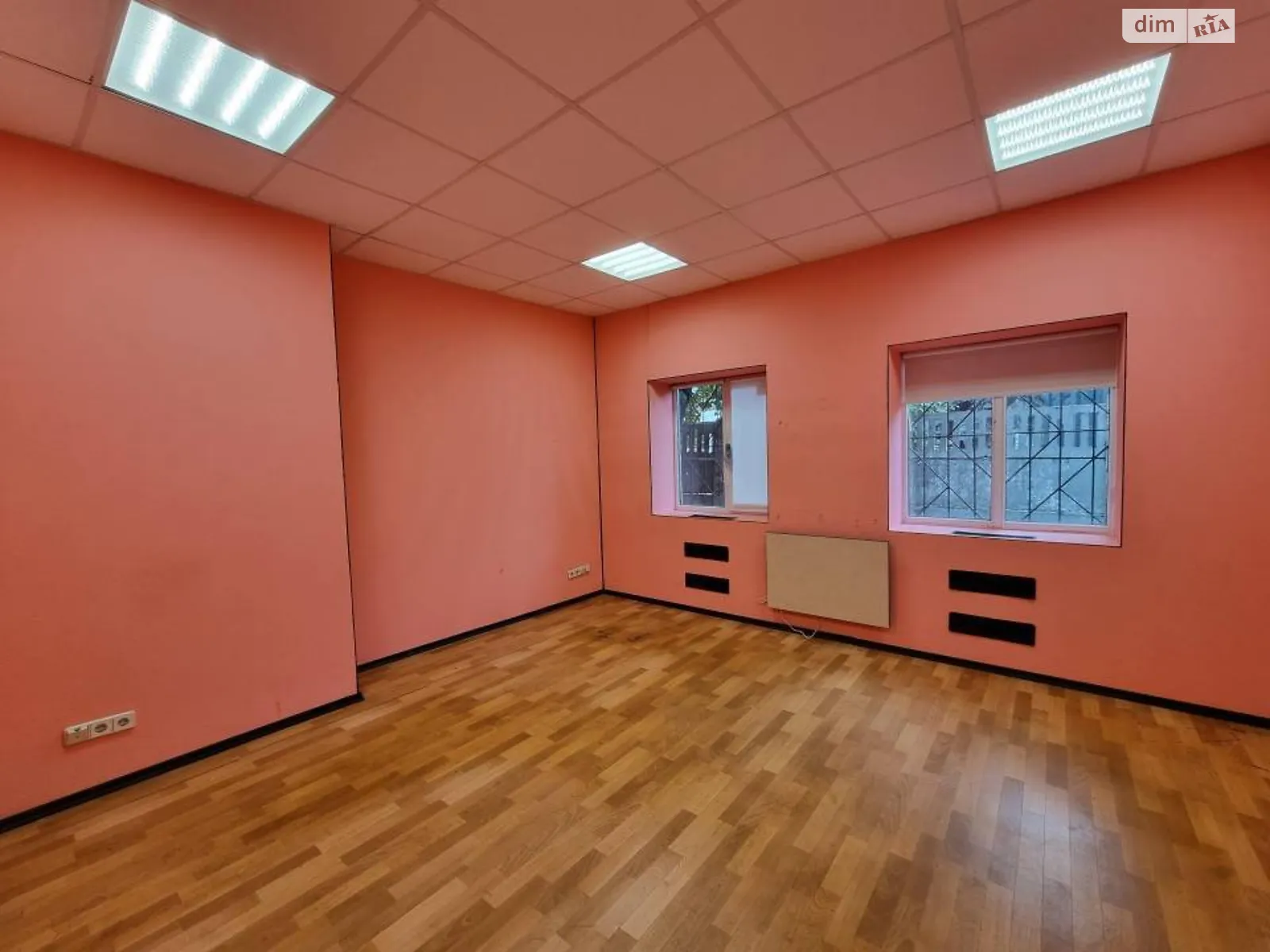 Сдается в аренду офис 18 кв. м в бизнес-центре, цена: 4000 грн - фото 1